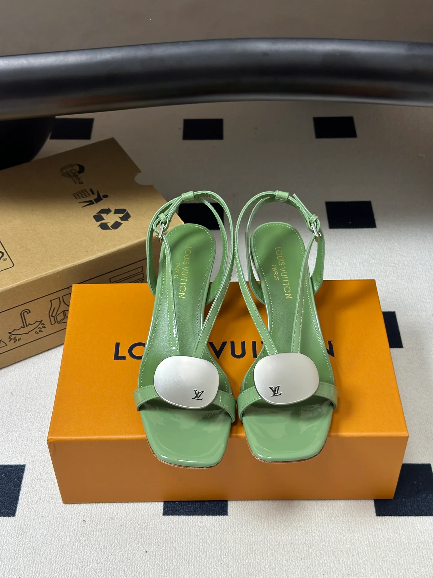 Women's Open-Toe Sandals LOUIS VUITTON 17768200