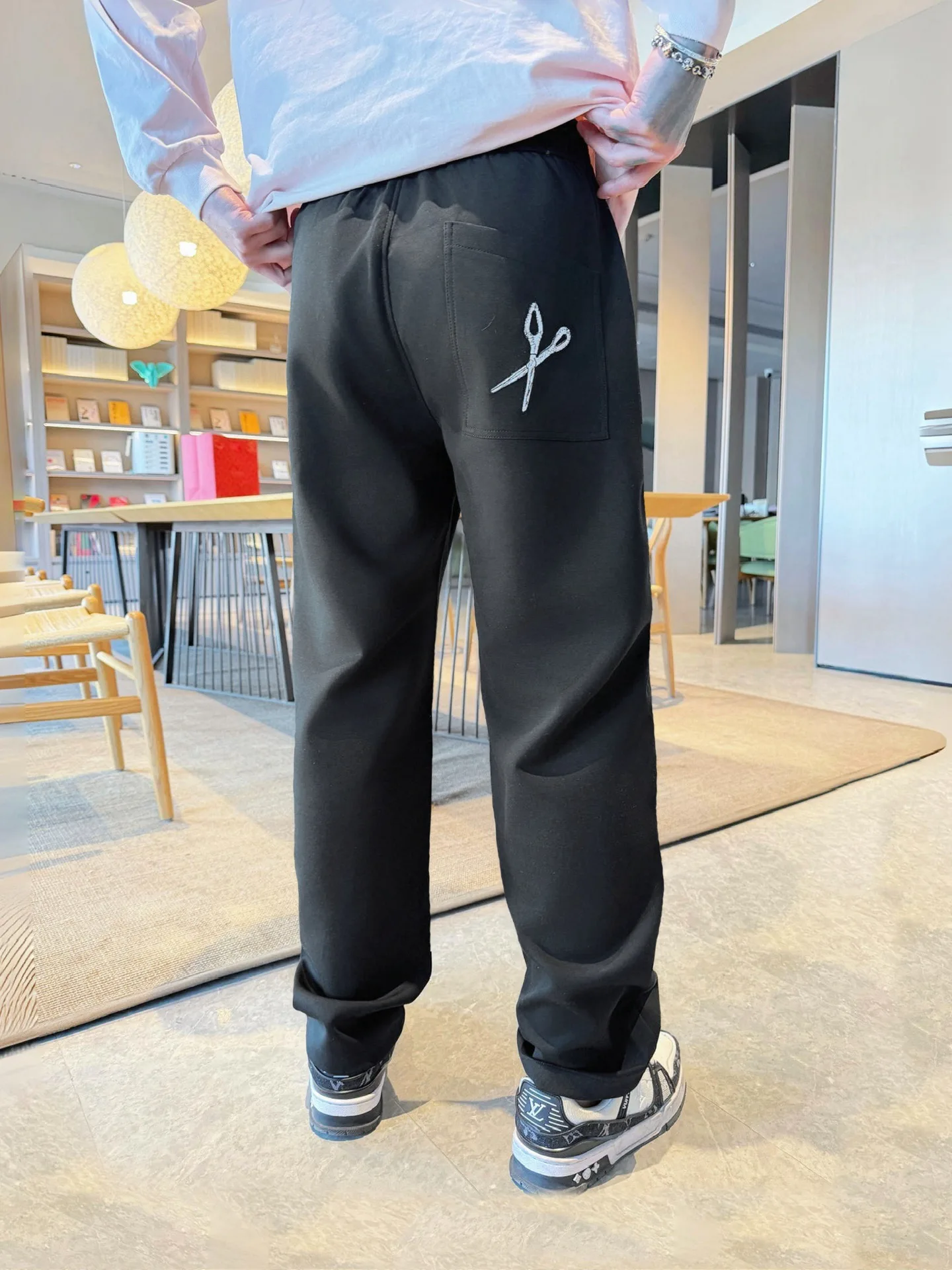Men's Trousers LOUIS VUITTON 18345782