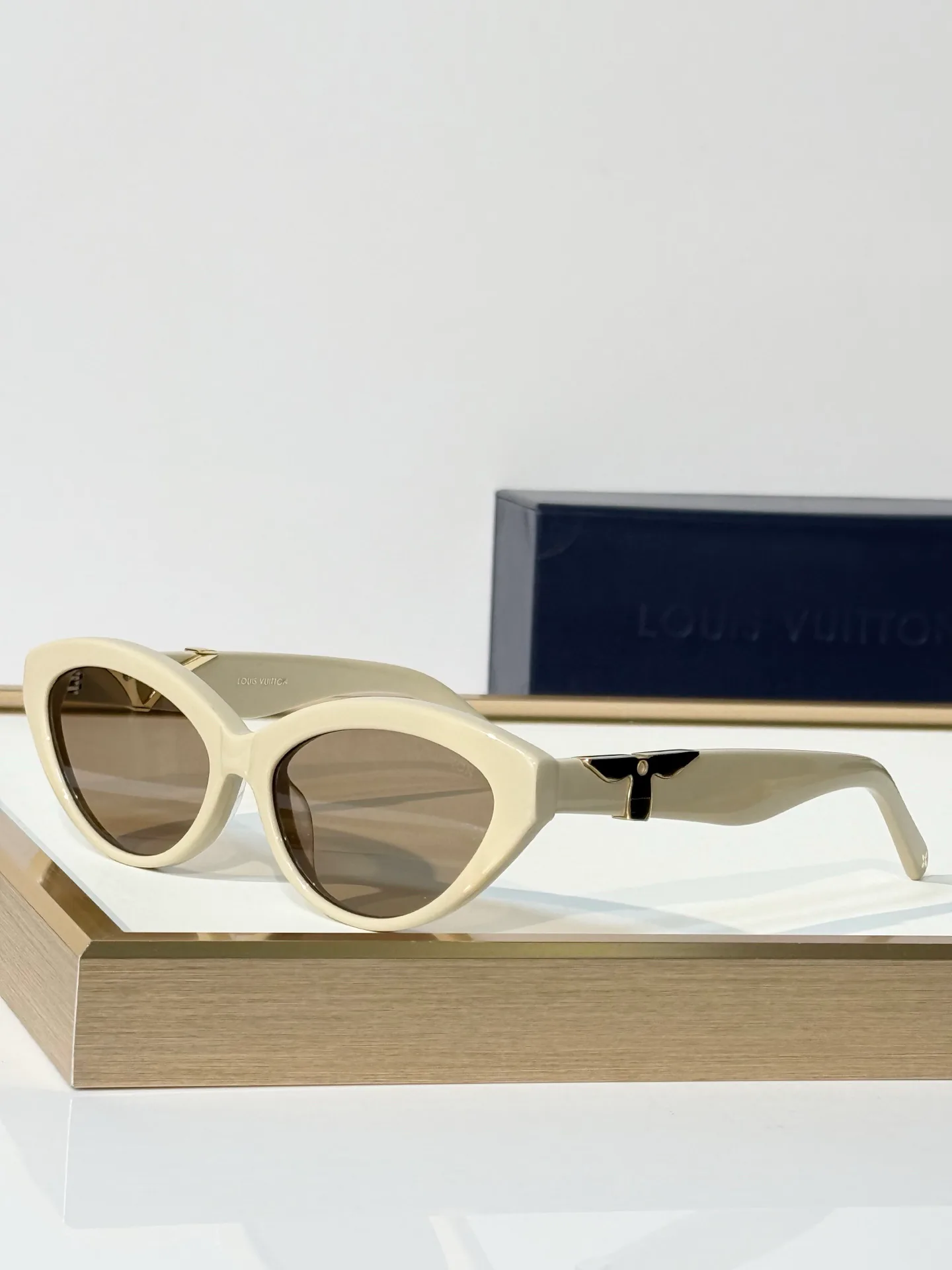 Glasses LOUIS VUITTON 18117698