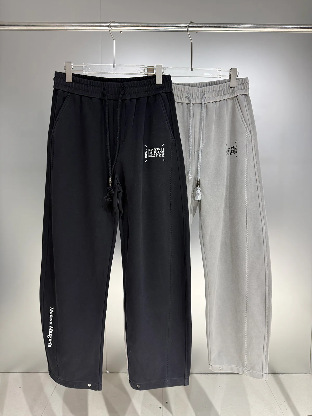 Men's Trousers MAISON MARGIELA 17811640