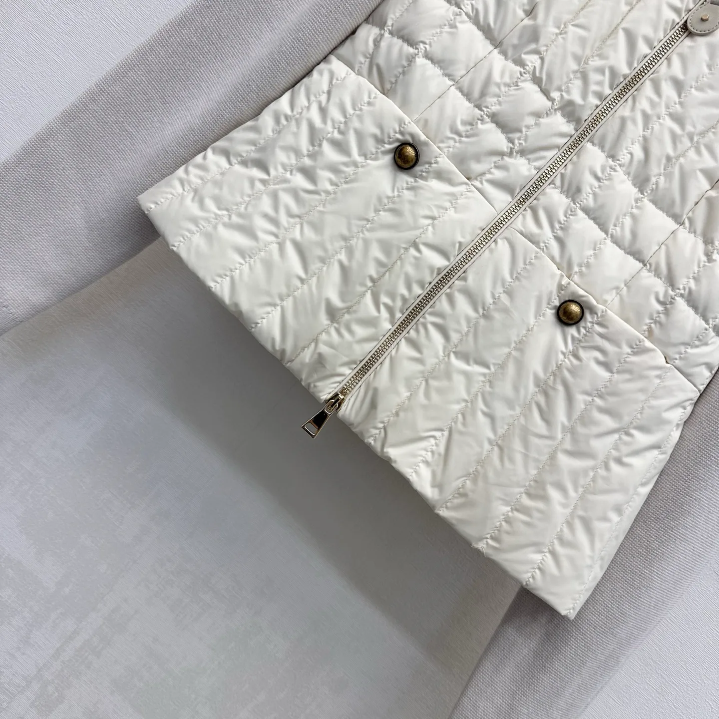 Women's Jackets And Down Jackets MONCLER 17897683