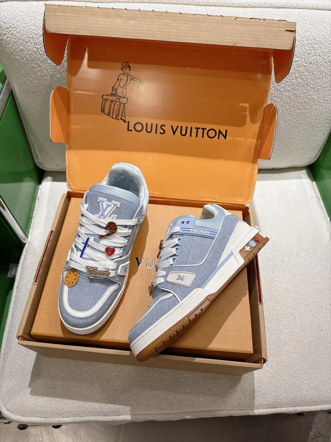 Women's Sneakers LOUIS VUITTON 18324742