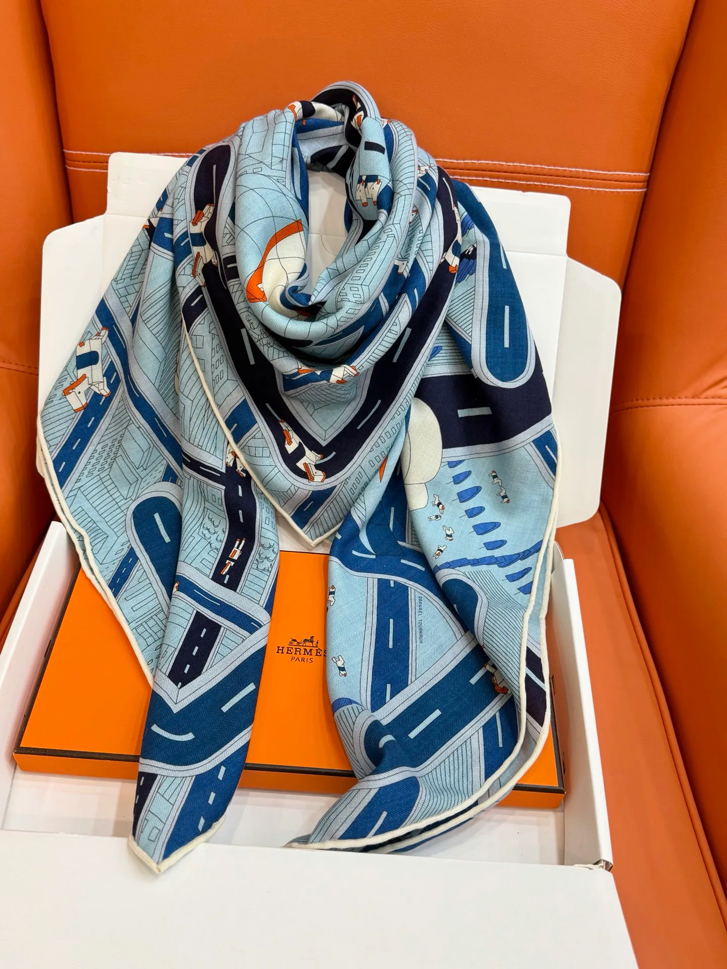 Silk Scarves HERMES 17991396