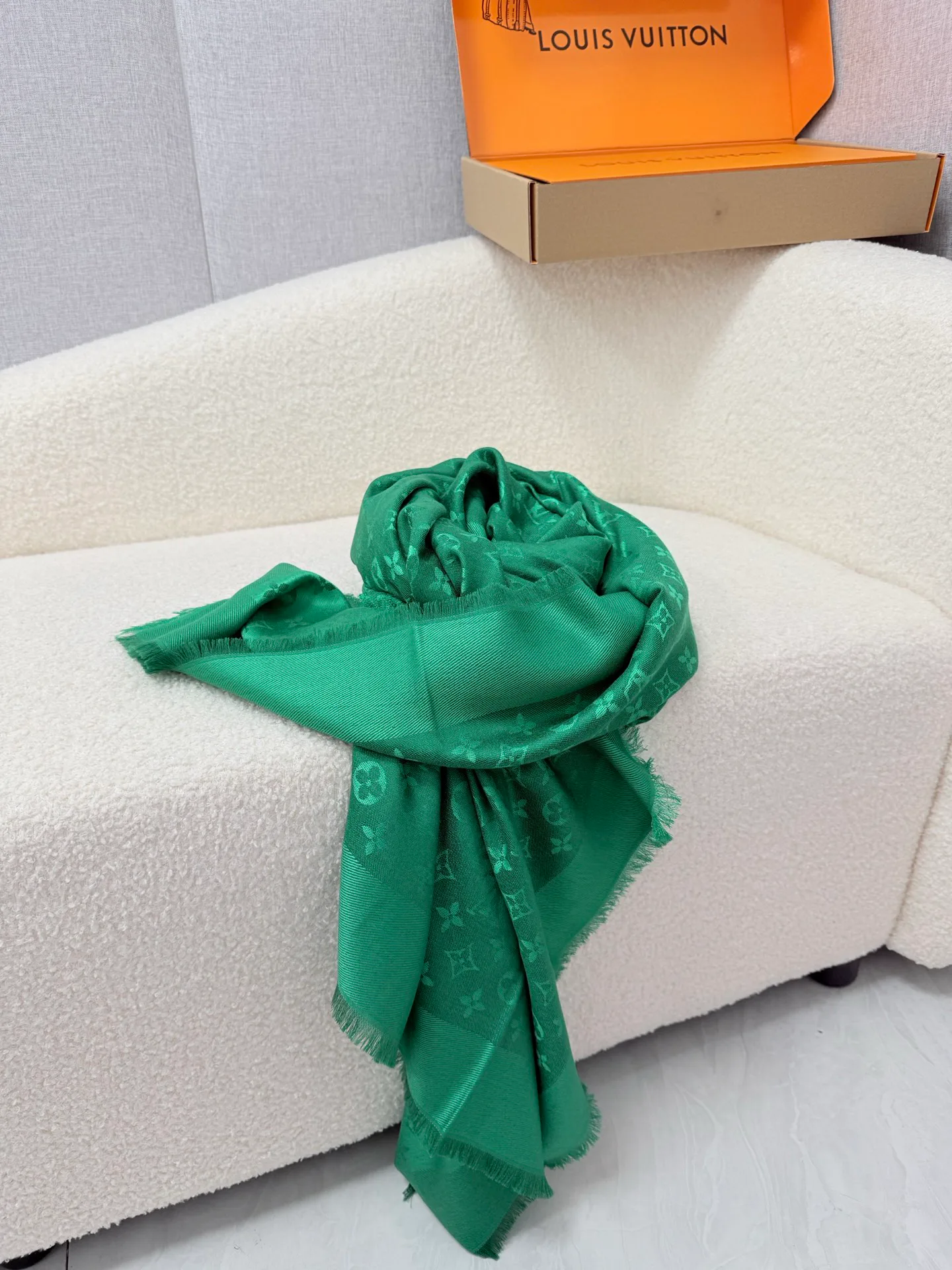 Scarves LOUIS VUITTON 18141356
