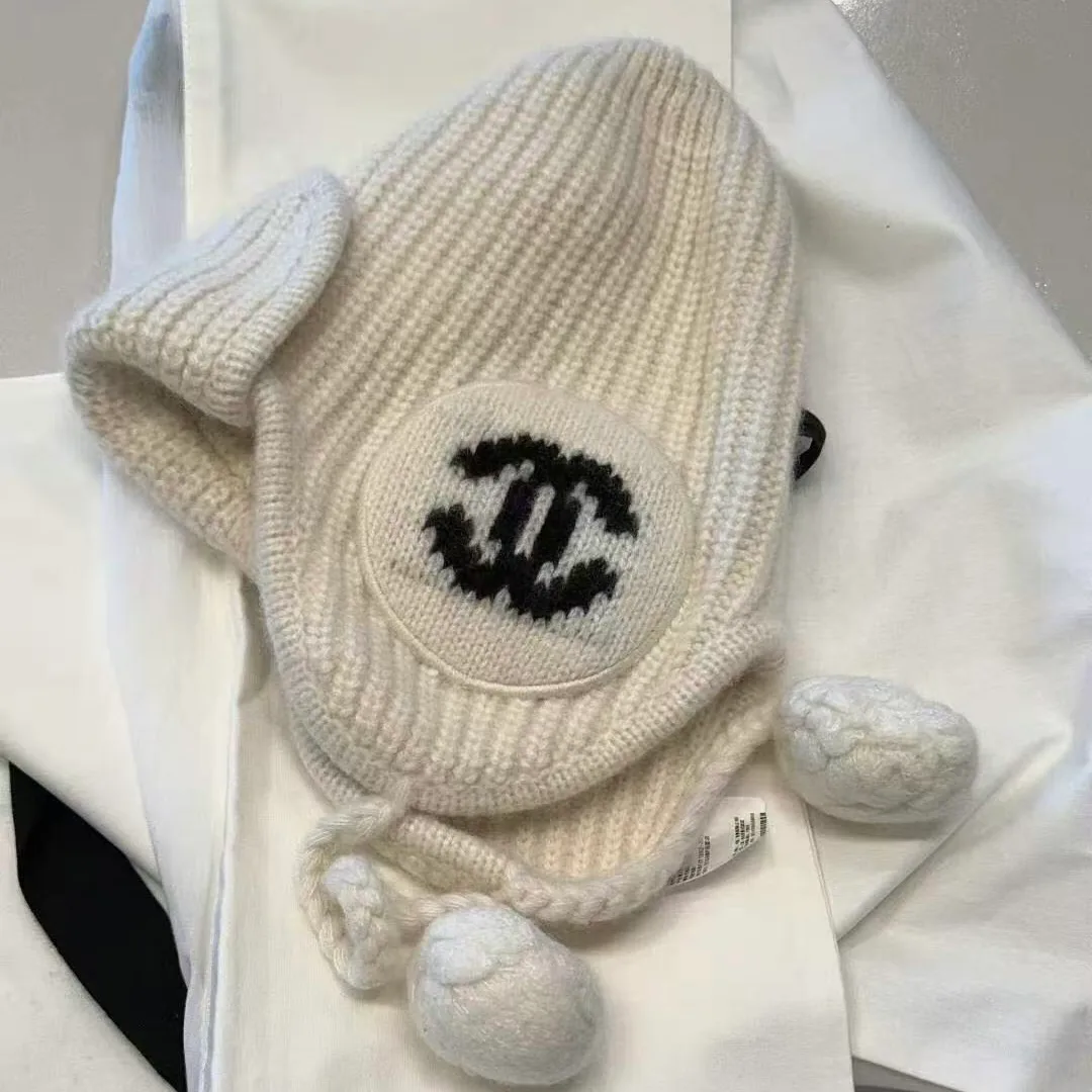 Hats CHANEL 18347816