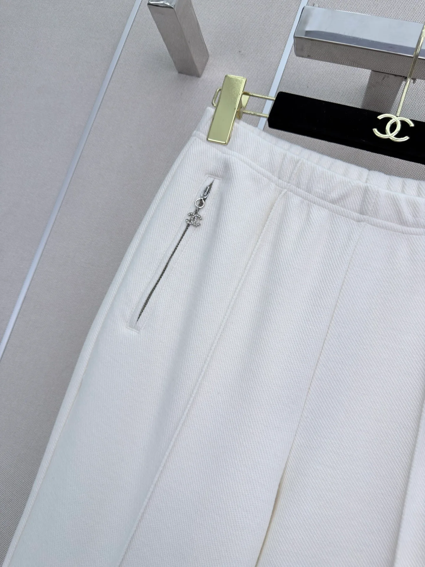 Women's Trousers CHANEL 18138155