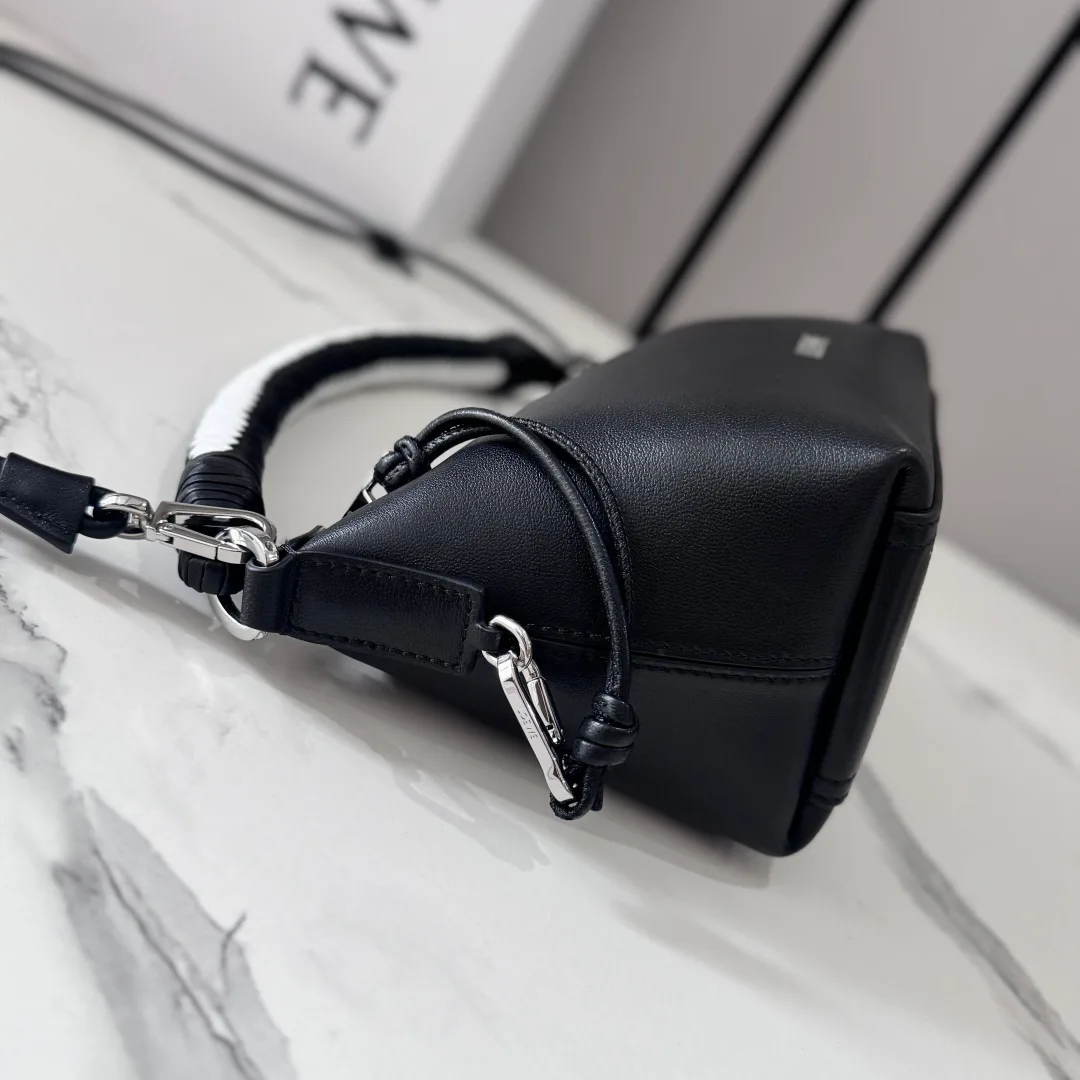 Women's Classic Handbags LOEWE 17678697