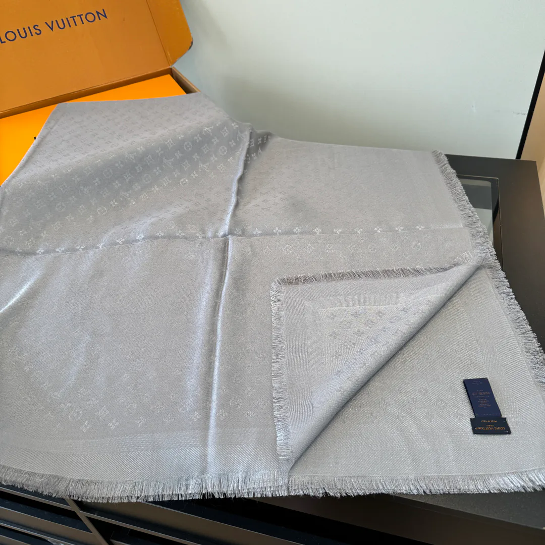 Scarves LOUIS VUITTON 17827482