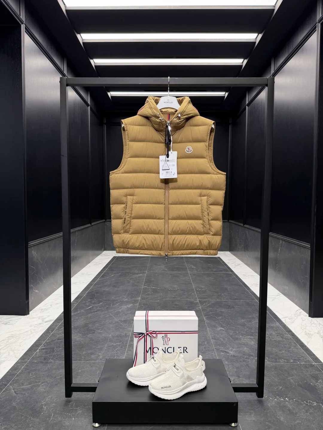 Men's Vests MONCLER 18416853