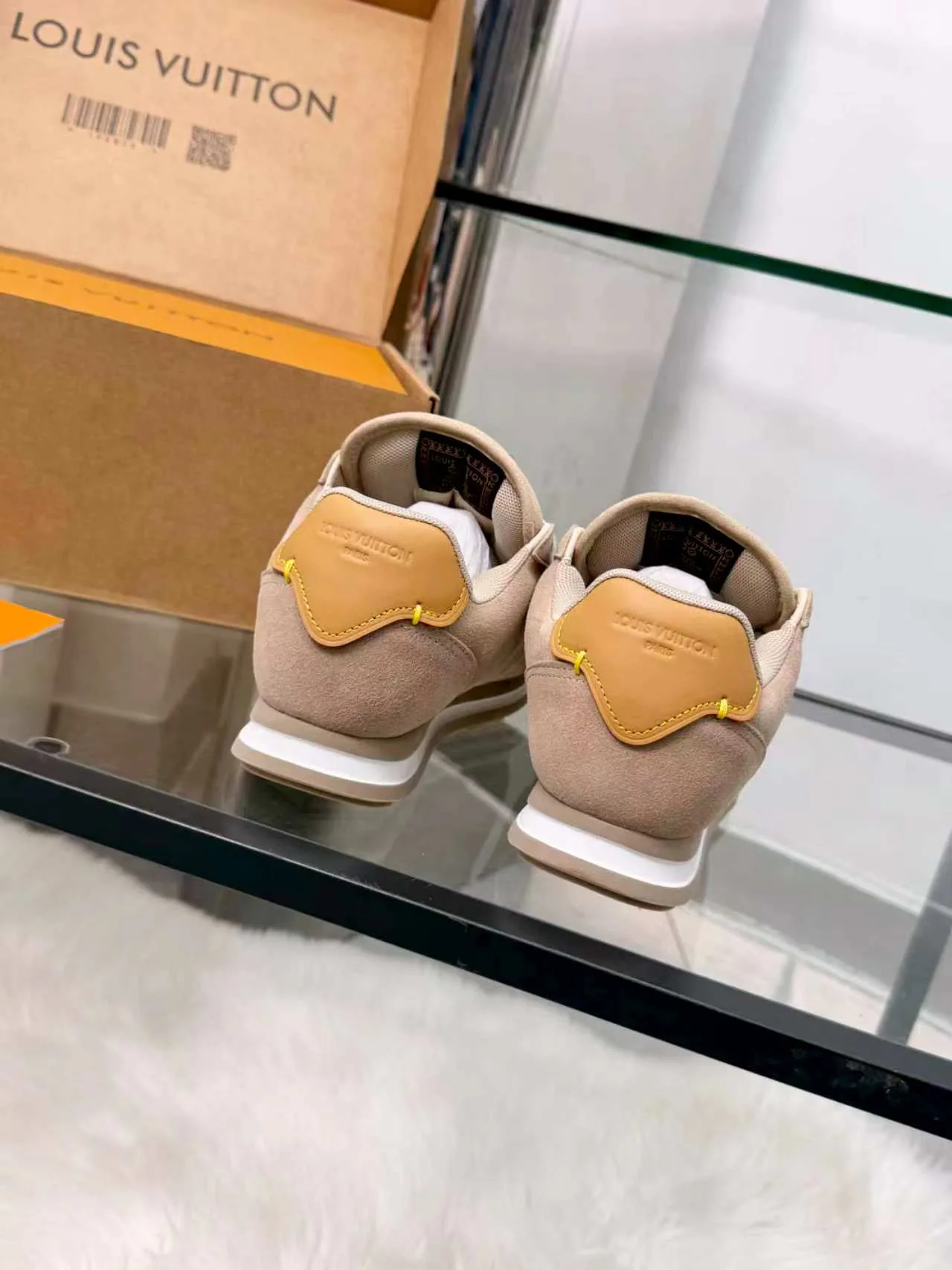 Women's Sneakers LOUIS VUITTON 18417398