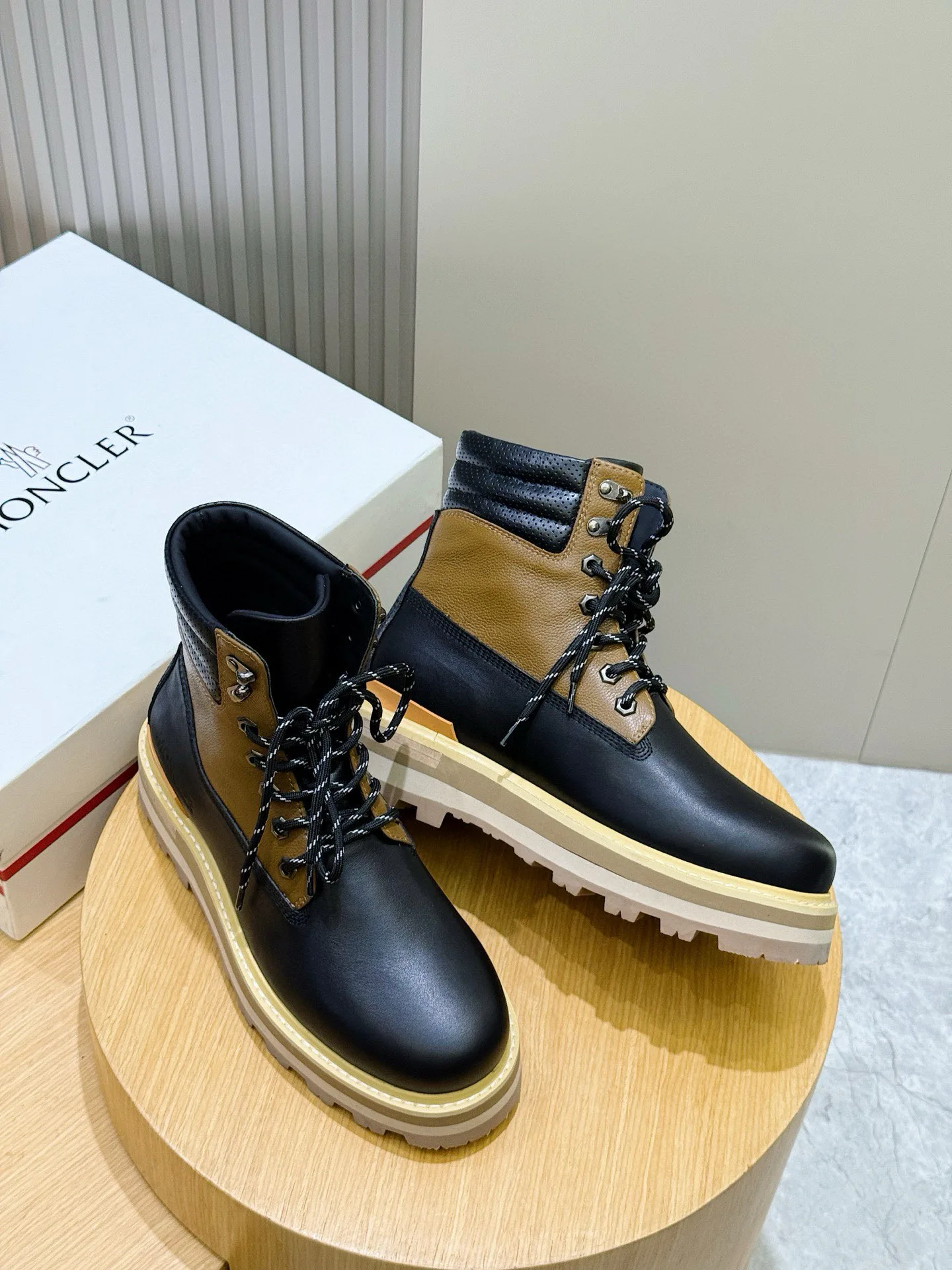 Men's Ankle Boots MONCLER 19548937