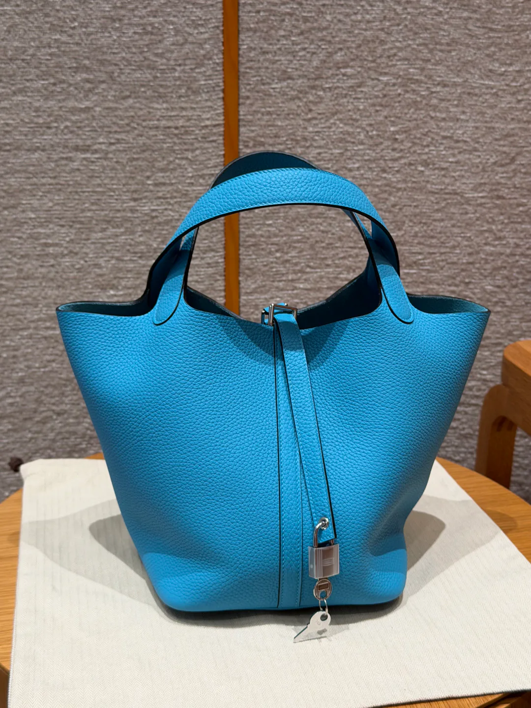 Women's Classic Handbags HERMES 17941972