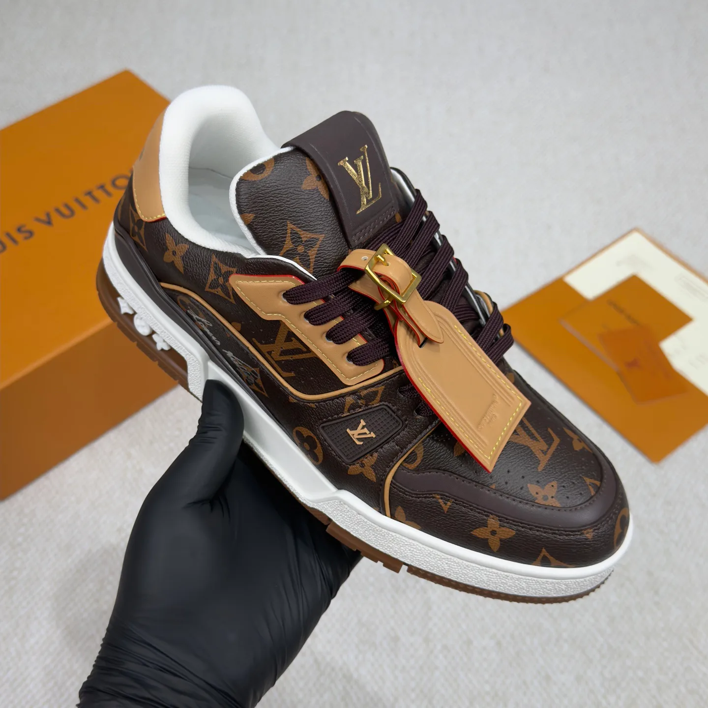 Women's Sneakers LOUIS VUITTON 18265150