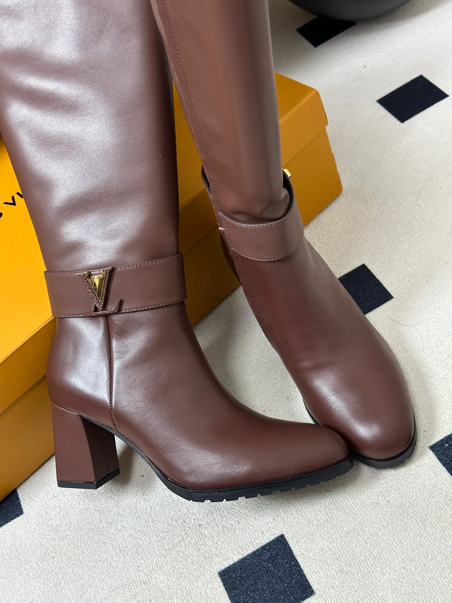 Women's Boots LOUIS VUITTON 18388112