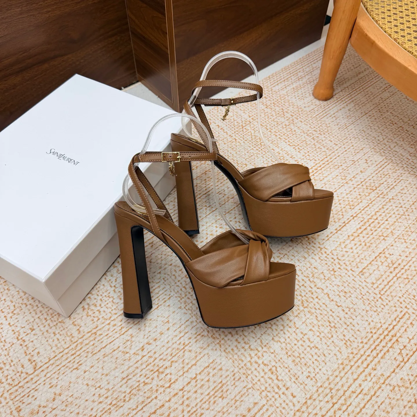 Women's Open-Toe Sandals SAINT LAURENT 18104668