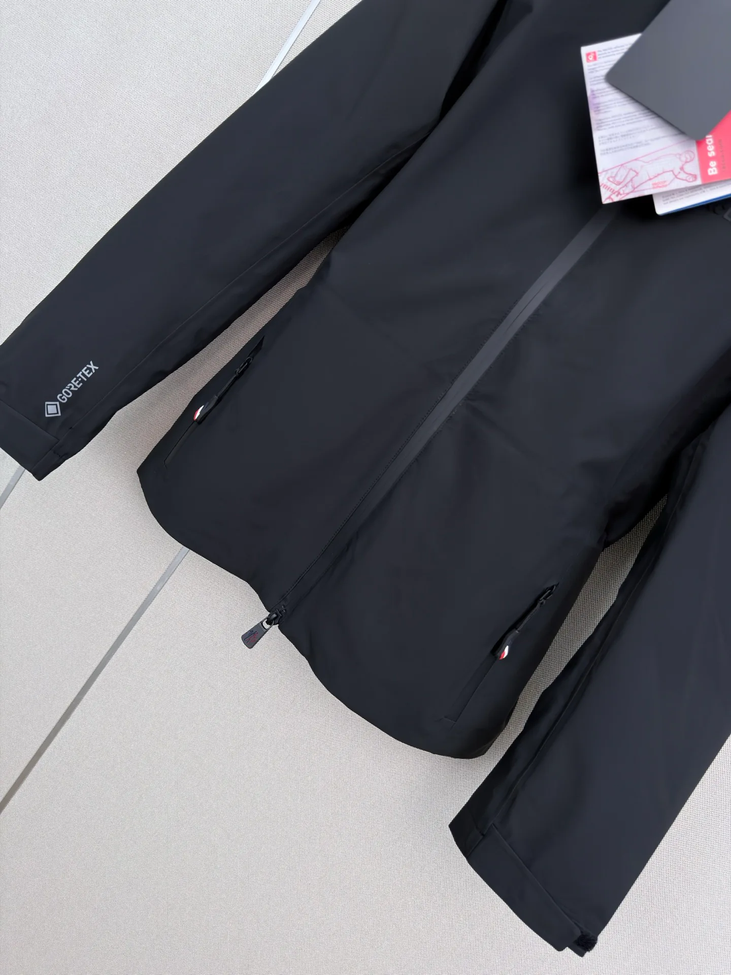 Women's Jackets And Down Jackets MONCLER 18501657