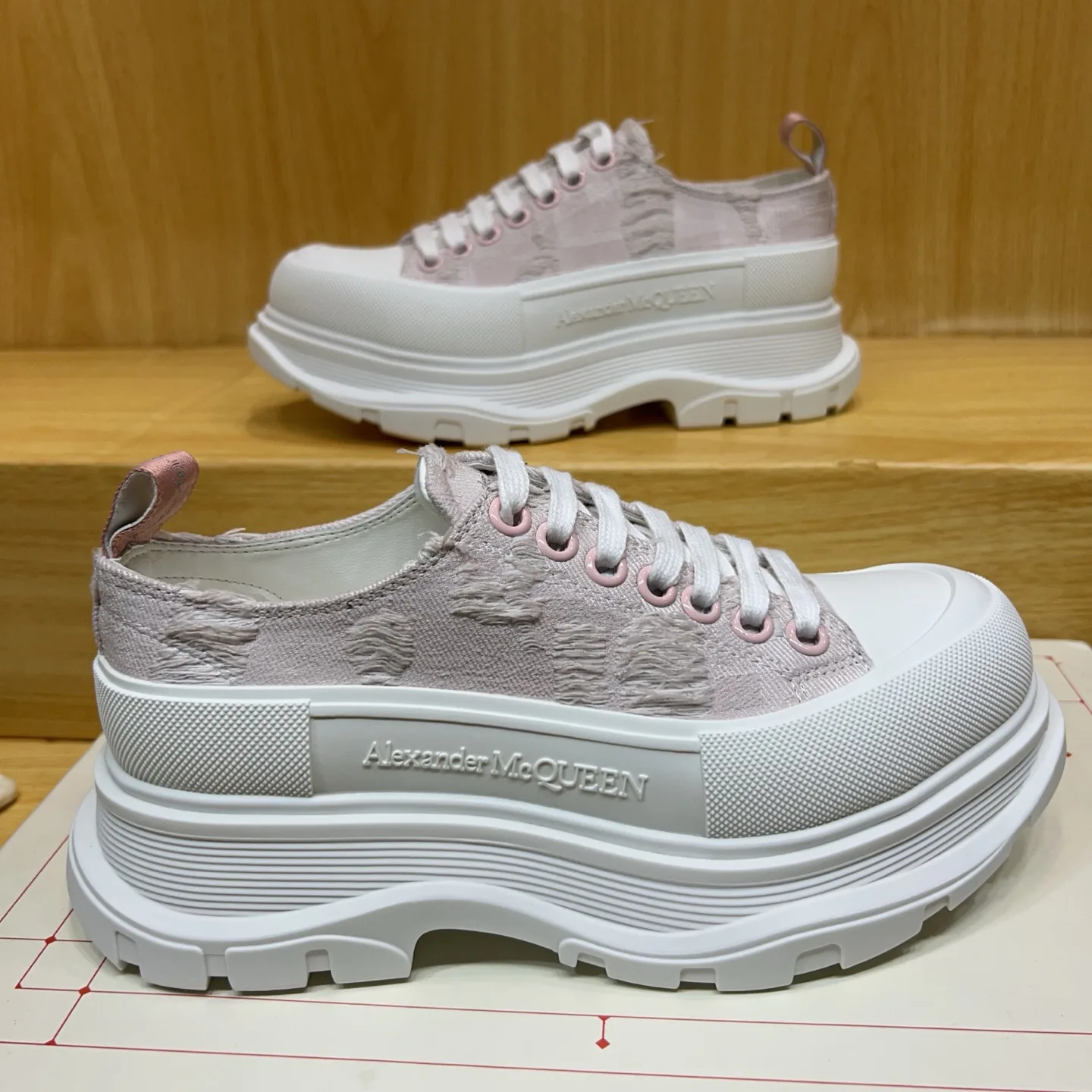 Women's Sneakers ALEXANDER MCQUEEN 17545162