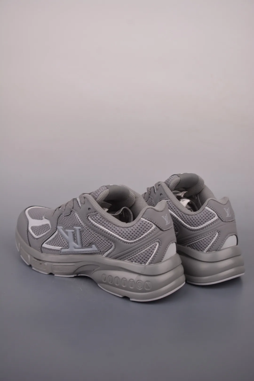 Men's Sneakers LOUIS VUITTON 17429981