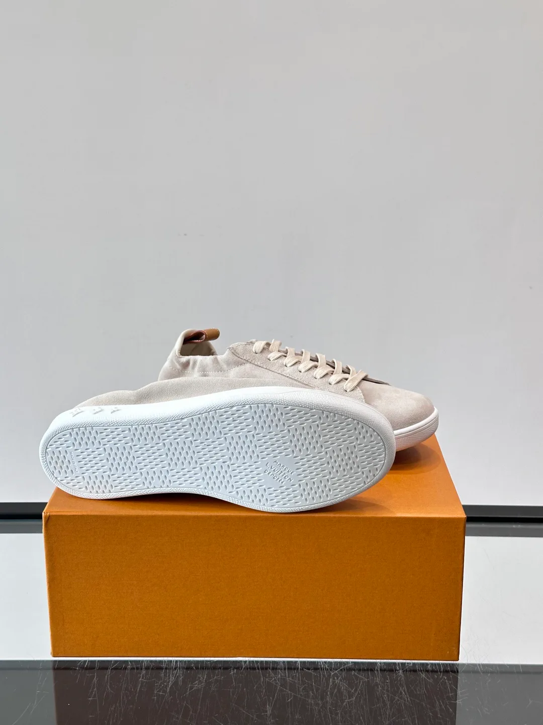 Men's Sneakers LOUIS VUITTON 18263695