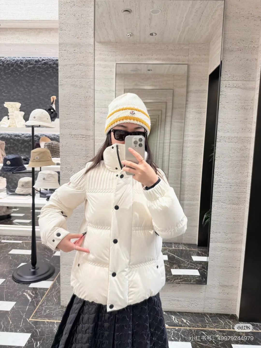 Women's Jackets And Down Jackets MONCLER 18159538