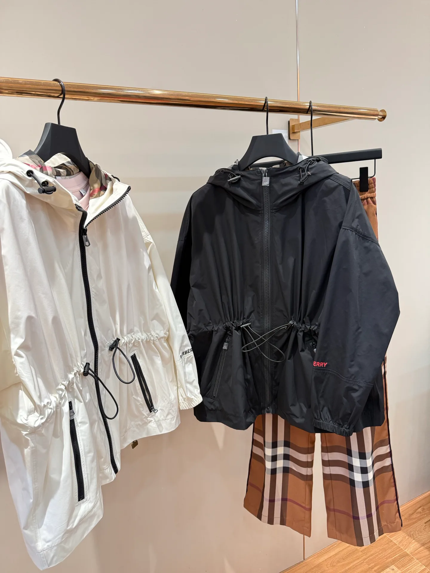 Women's Jackets And Down Jackets BURBERRY 17889944
