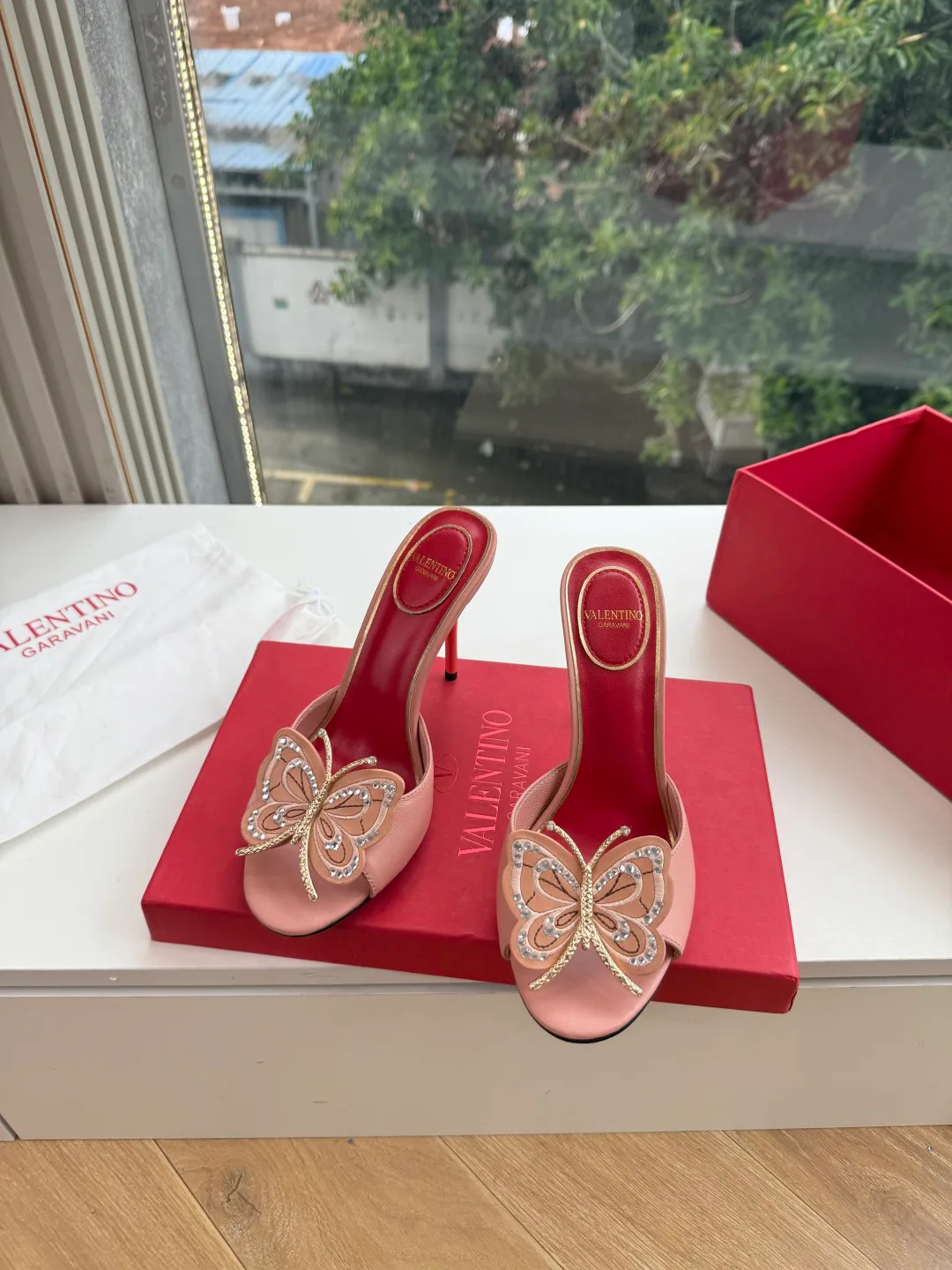 Women's Open-Toe Sandals VALENTINO 18142682