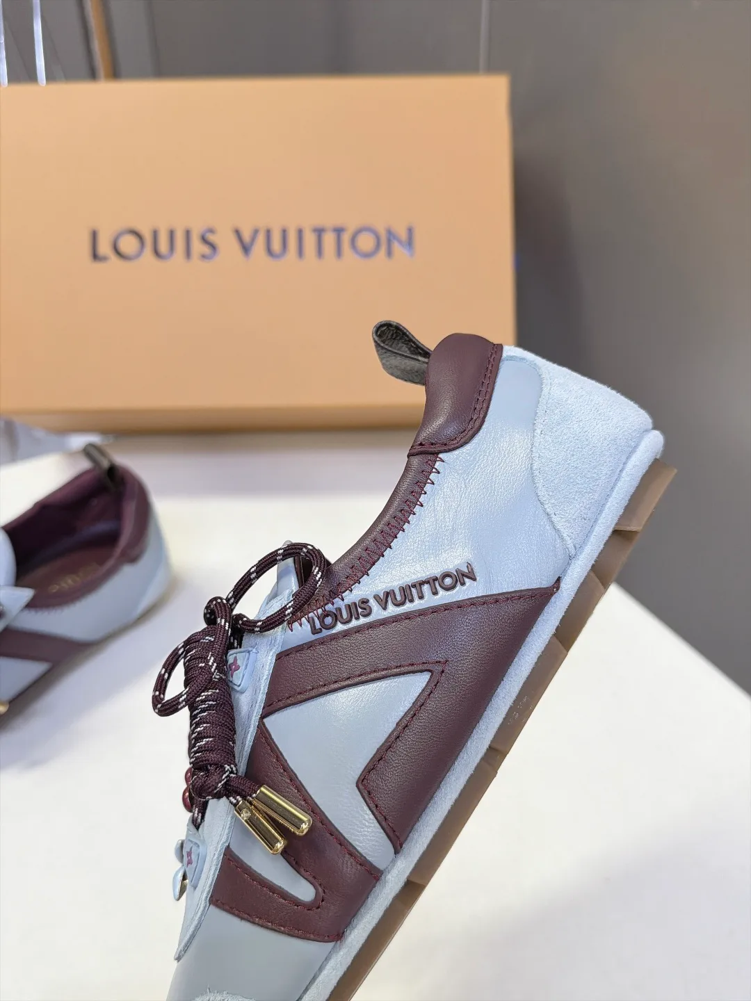 Women's Sneakers LOUIS VUITTON 18005457