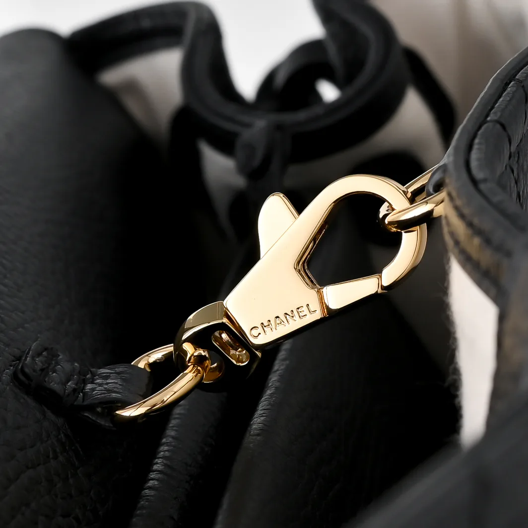 Women's Classic Handbags CHANEL 18147805