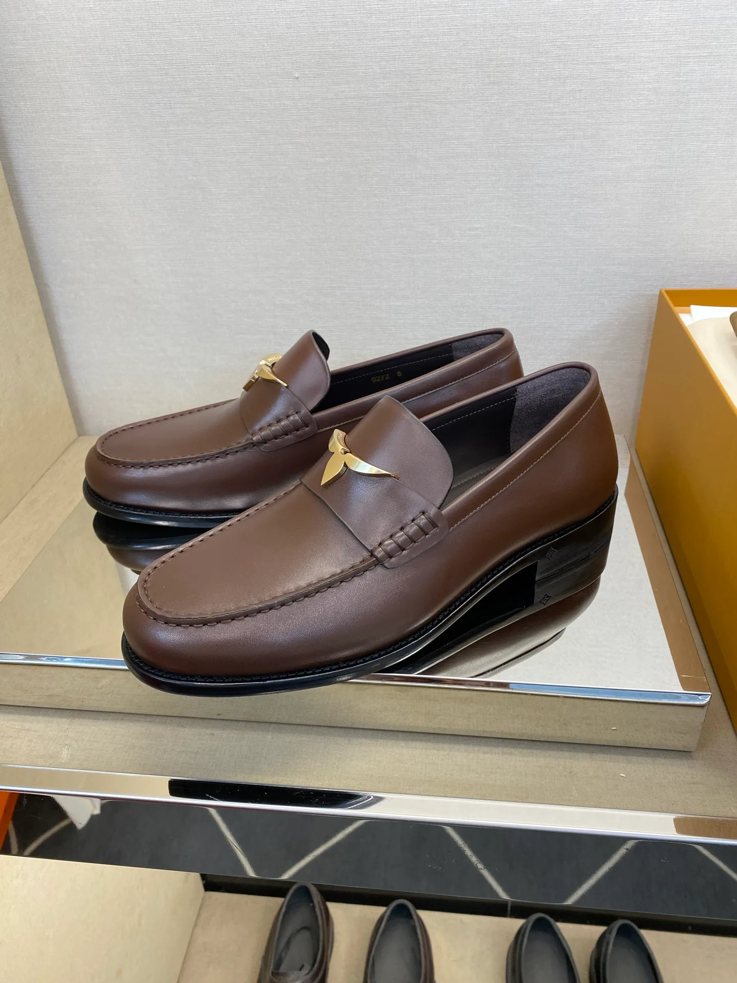 Men's Loafers And Dress Shoes LOUIS VUITTON 18079148