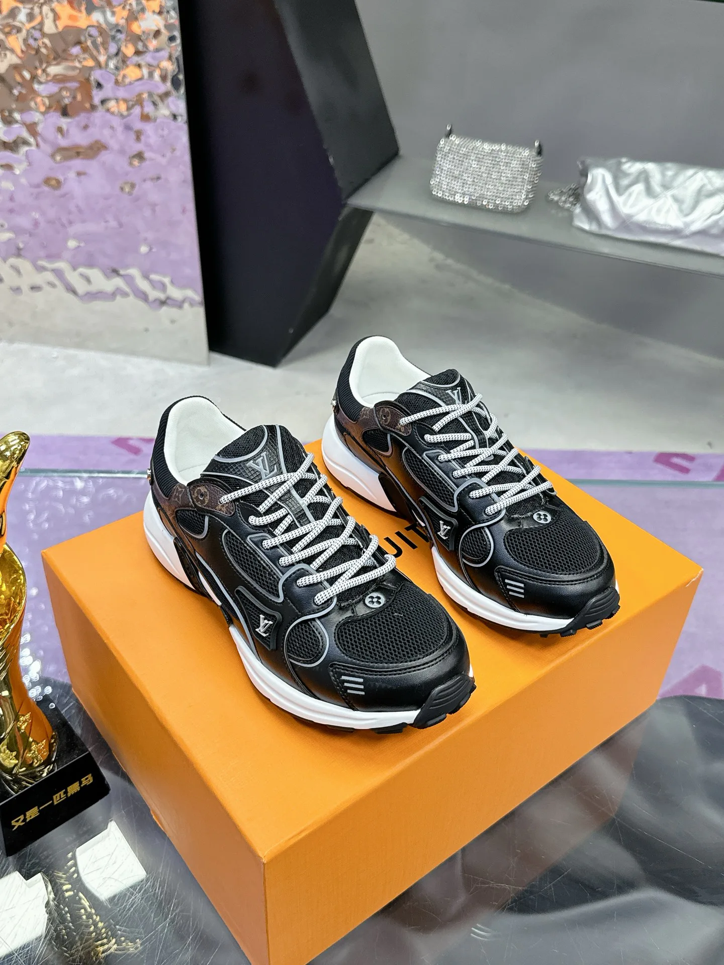 Women's Sneakers LOUIS VUITTON 17530429