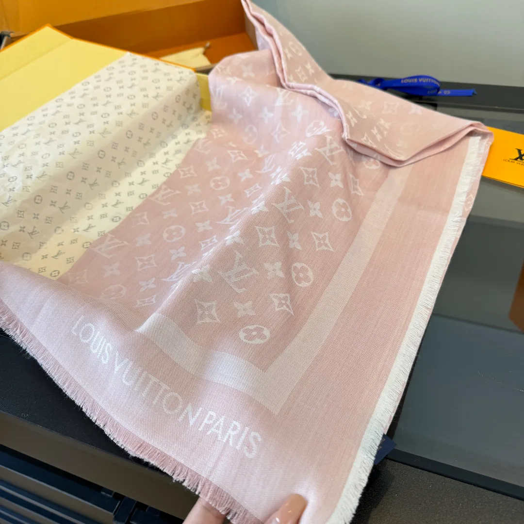 Scarves LOUIS VUITTON 17935859