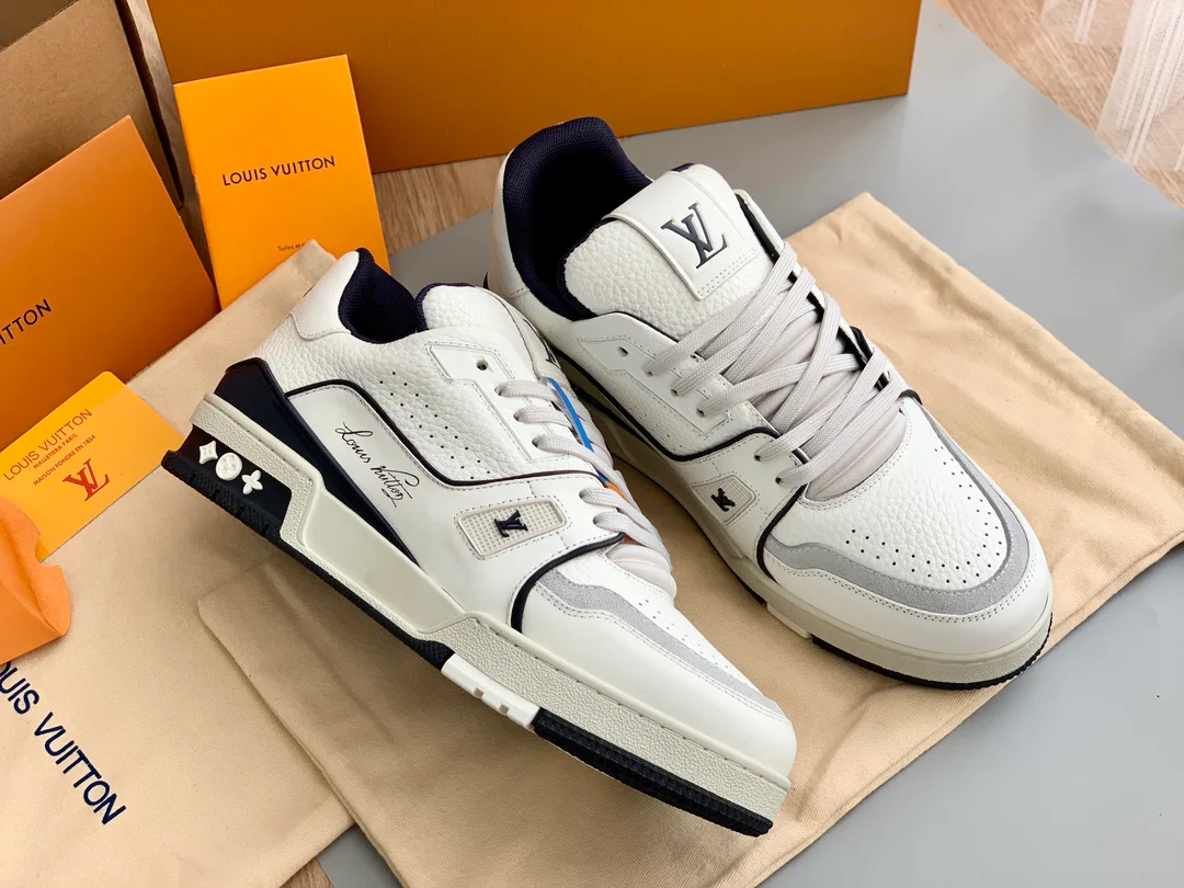 Women's Sneakers LOUIS VUITTON 18014141