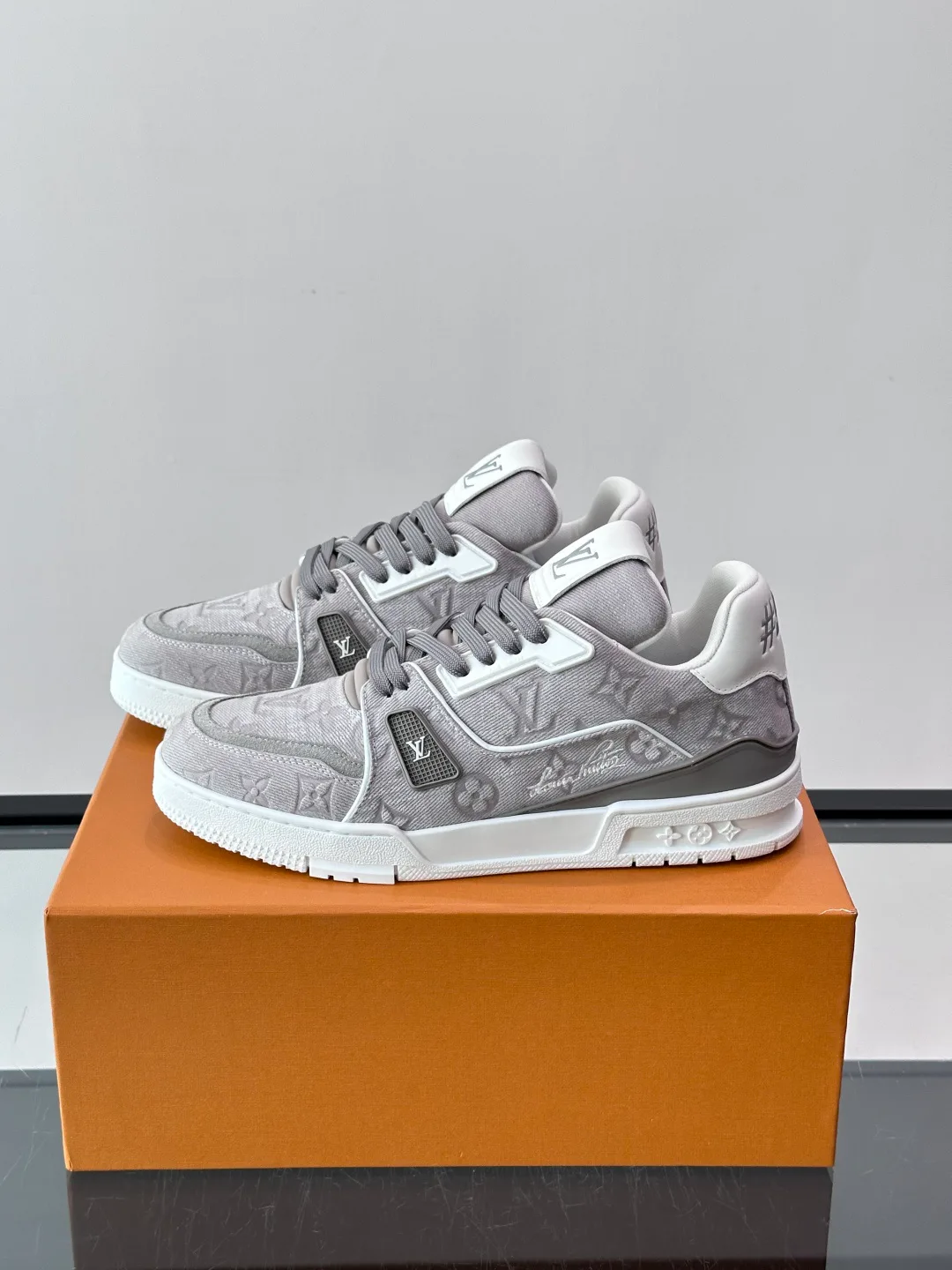 Men's Sneakers LOUIS VUITTON 17982449
