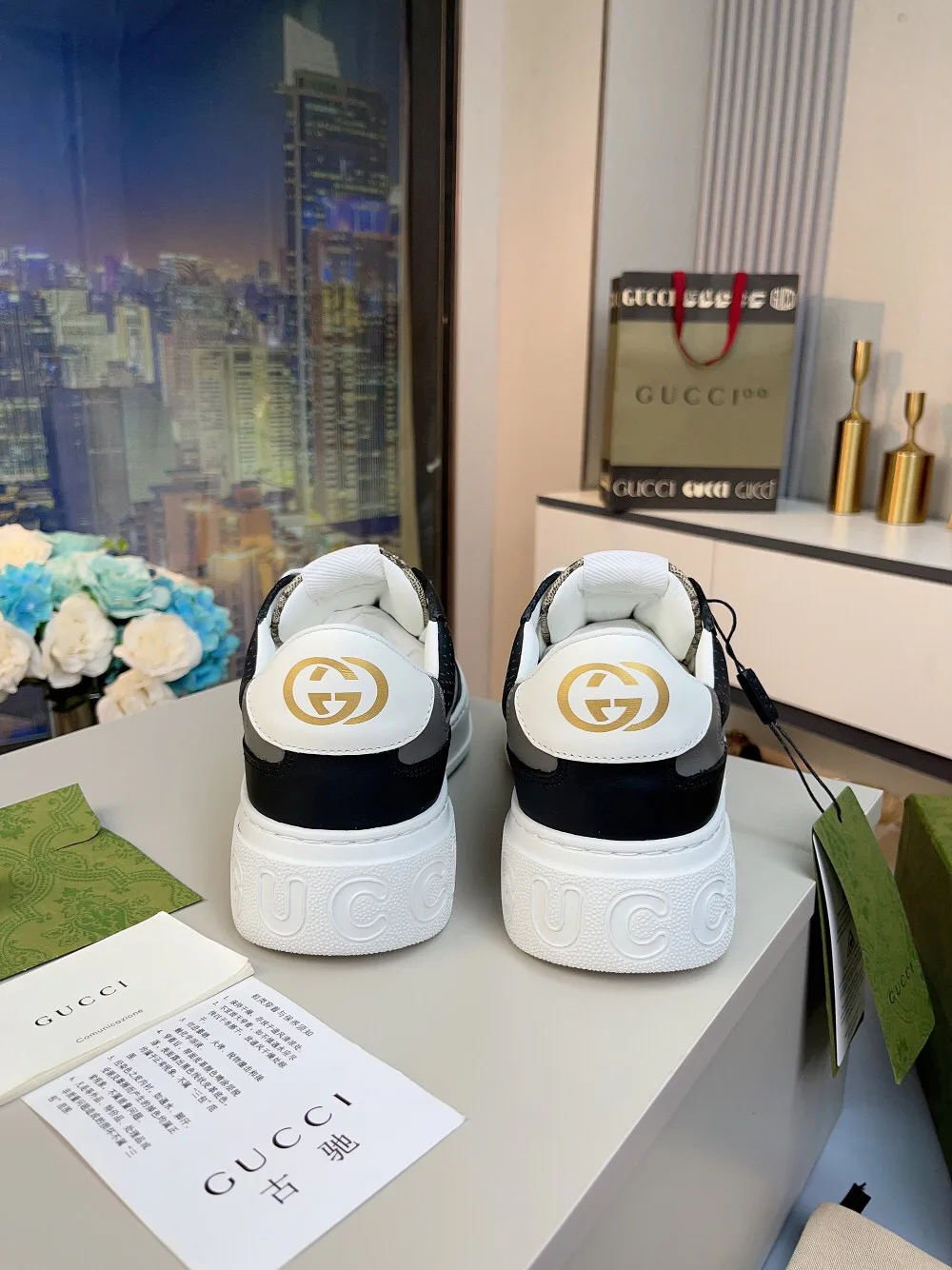 Women's Sneakers GUCCI 18369638