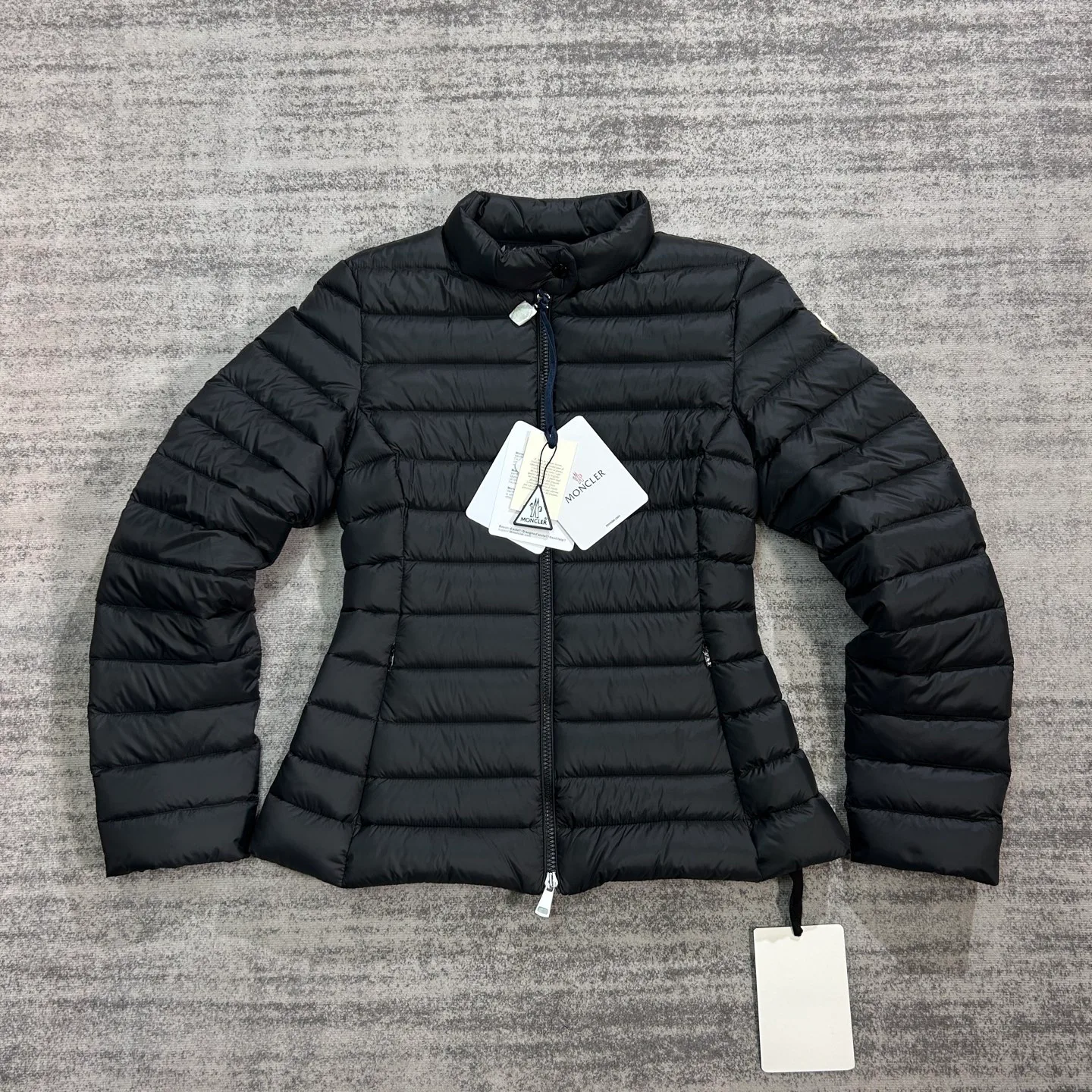 Women's Jackets And Down Jackets MONCLER 18133832