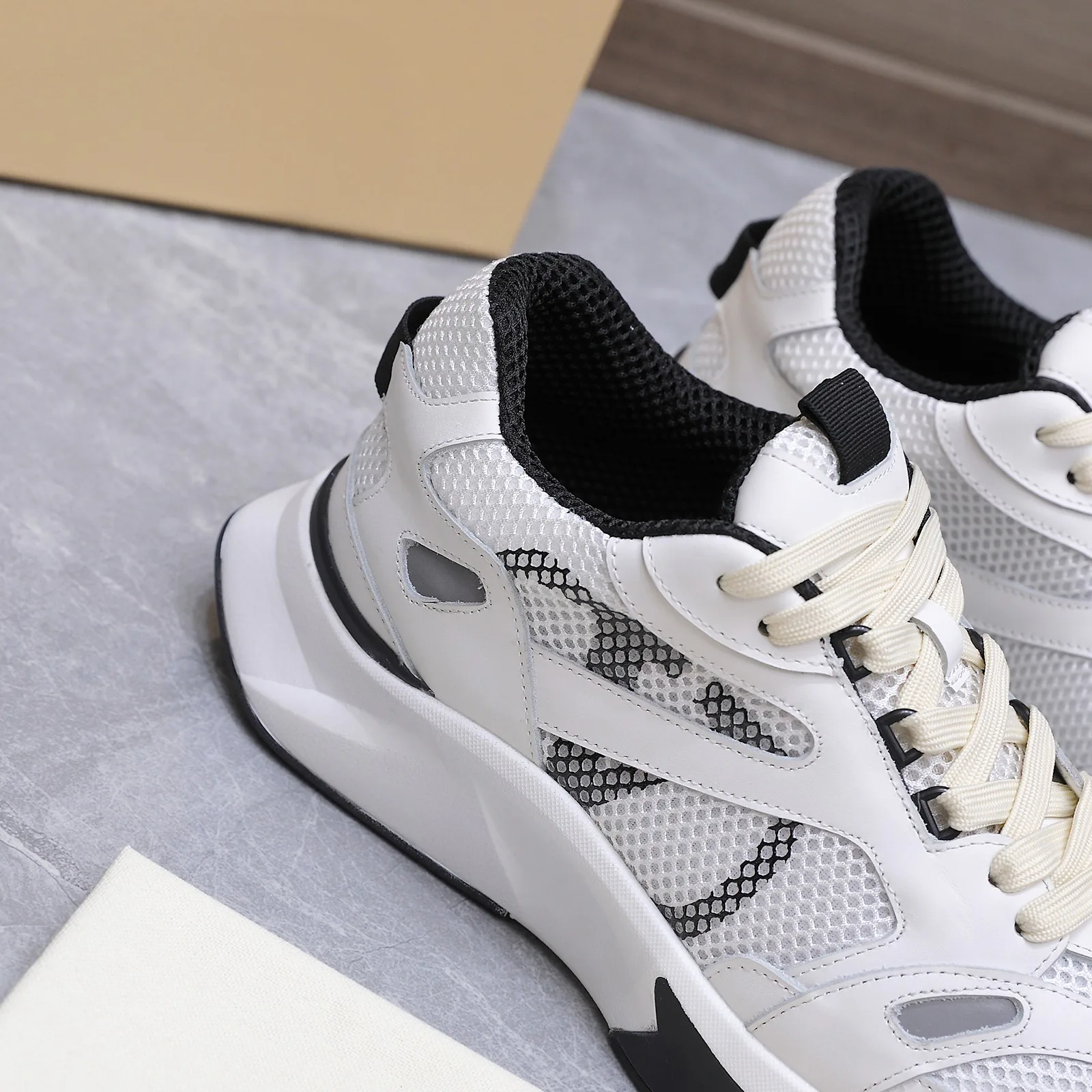 Men's Sneakers VALENTINO 17604595