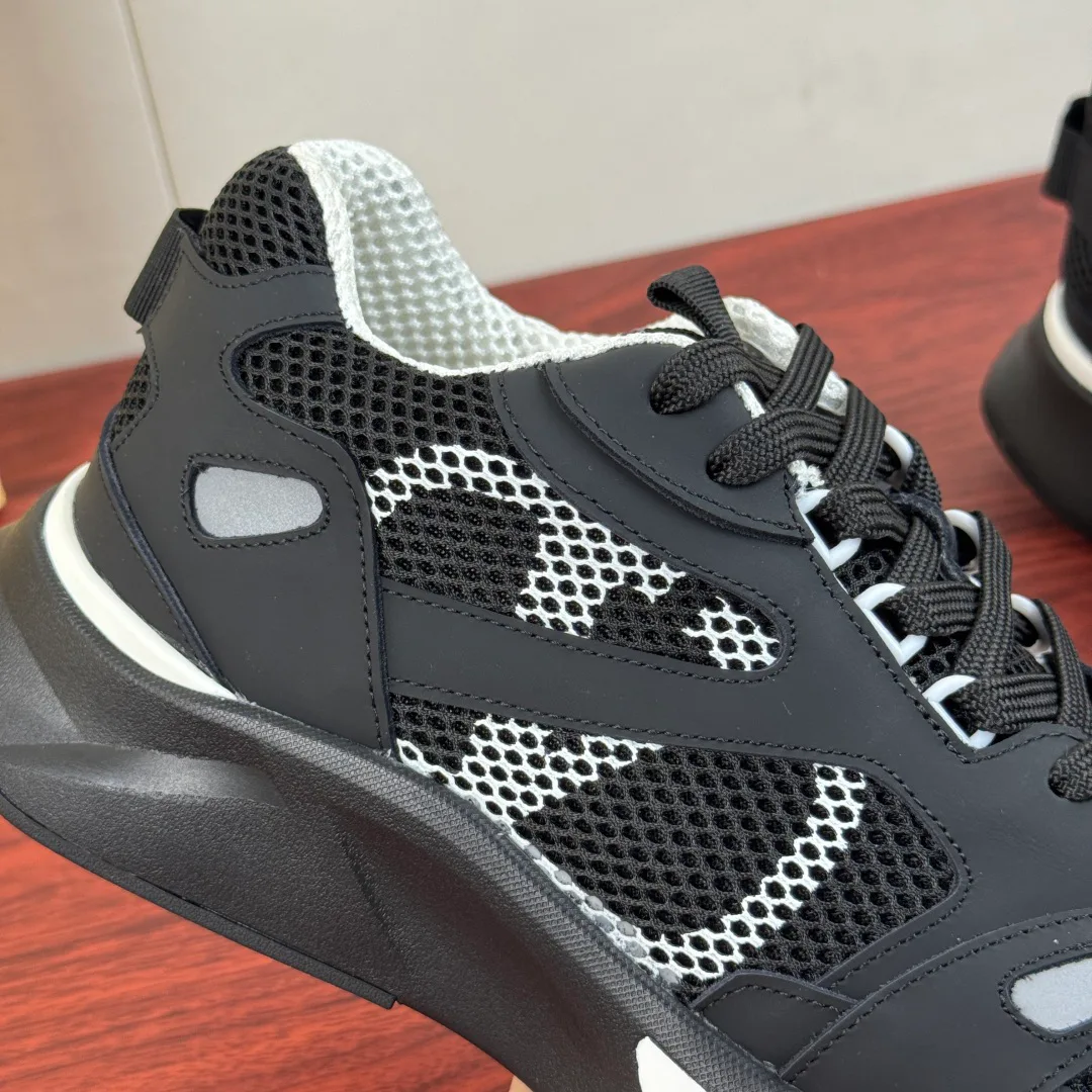 Men's Sneakers VALENTINO 17457773
