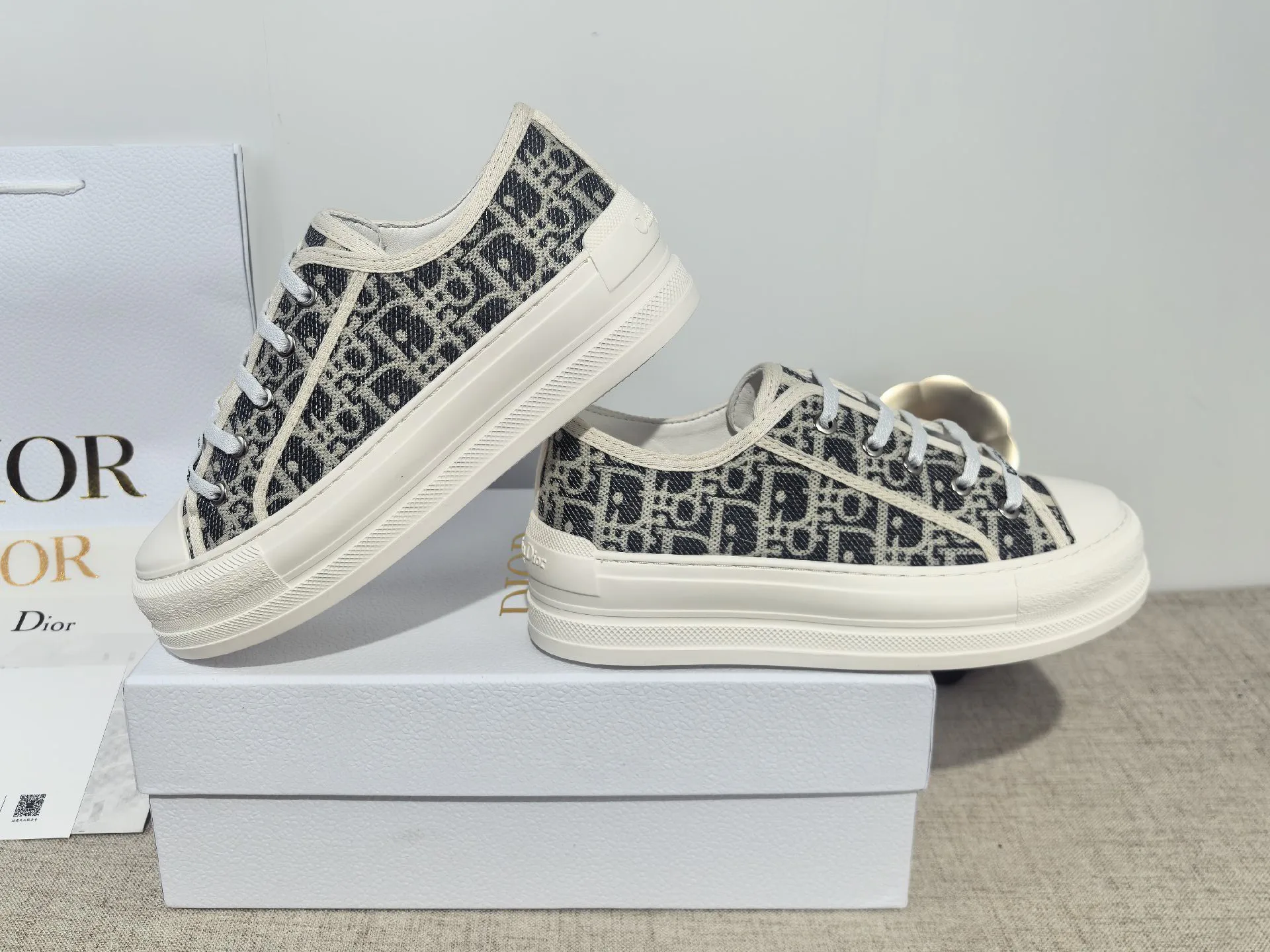 Women's Sneakers CHRISTIAN DIOR 17988672