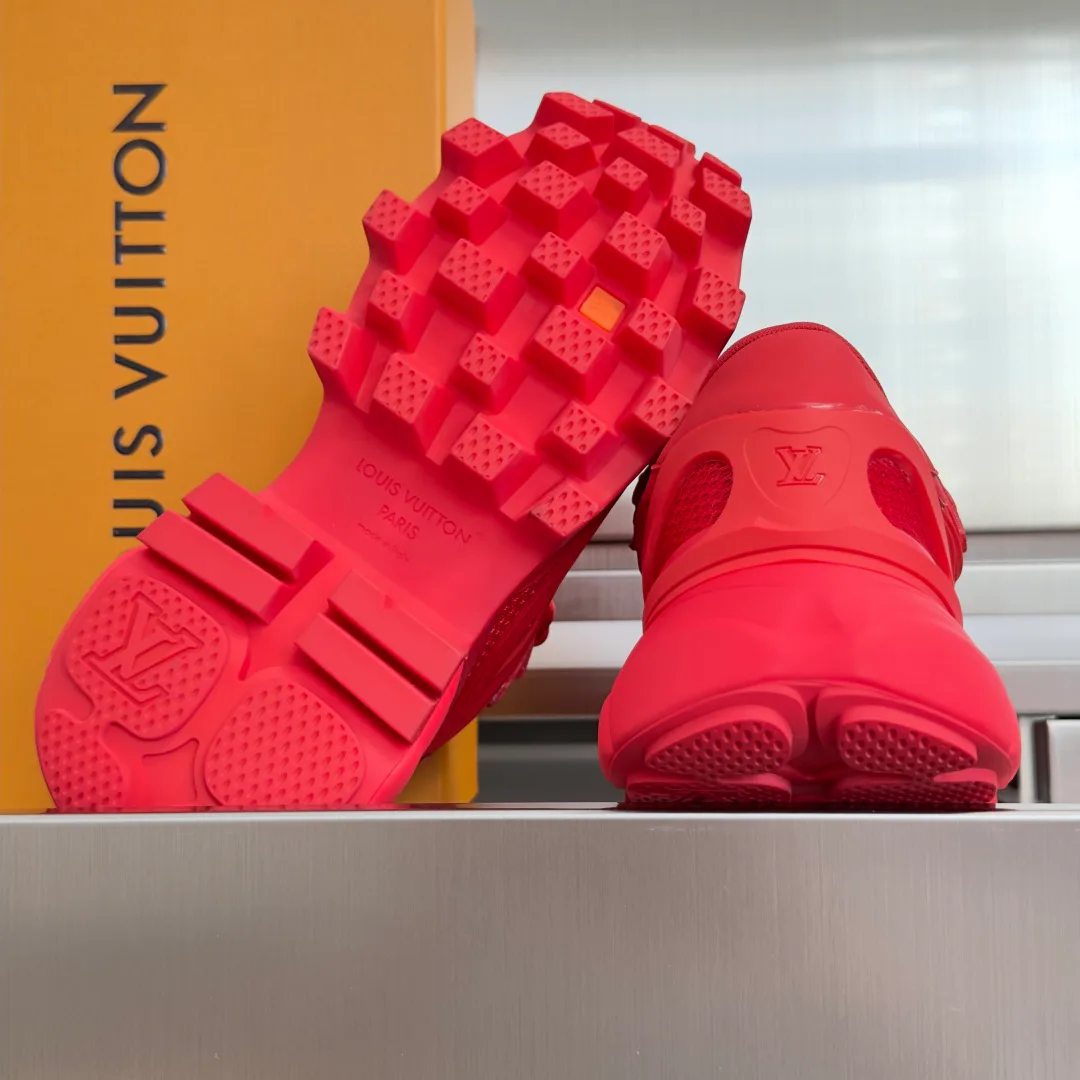 Women's Sneakers LOUIS VUITTON 17950395