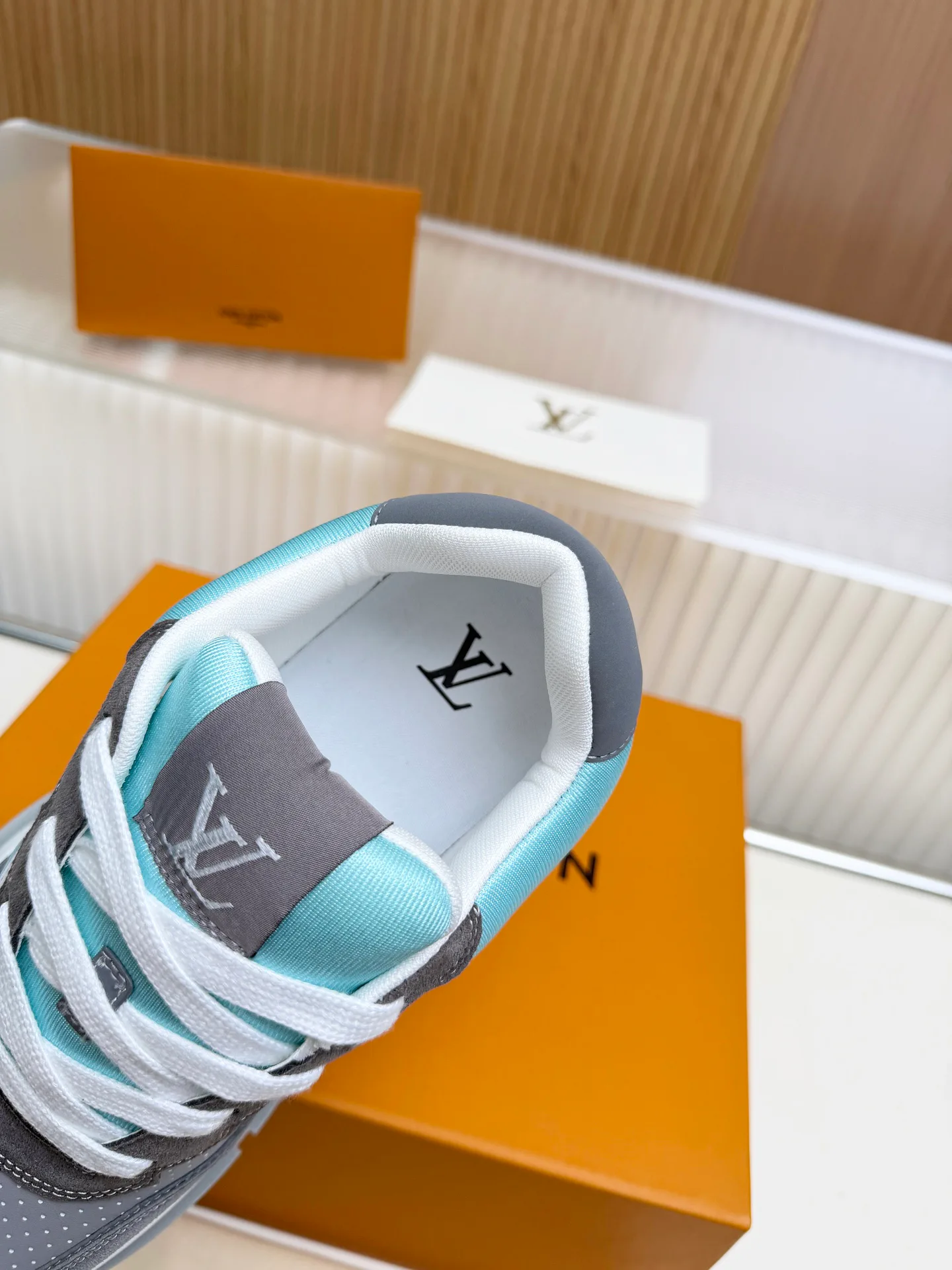 Women's Sneakers LOUIS VUITTON 18212255