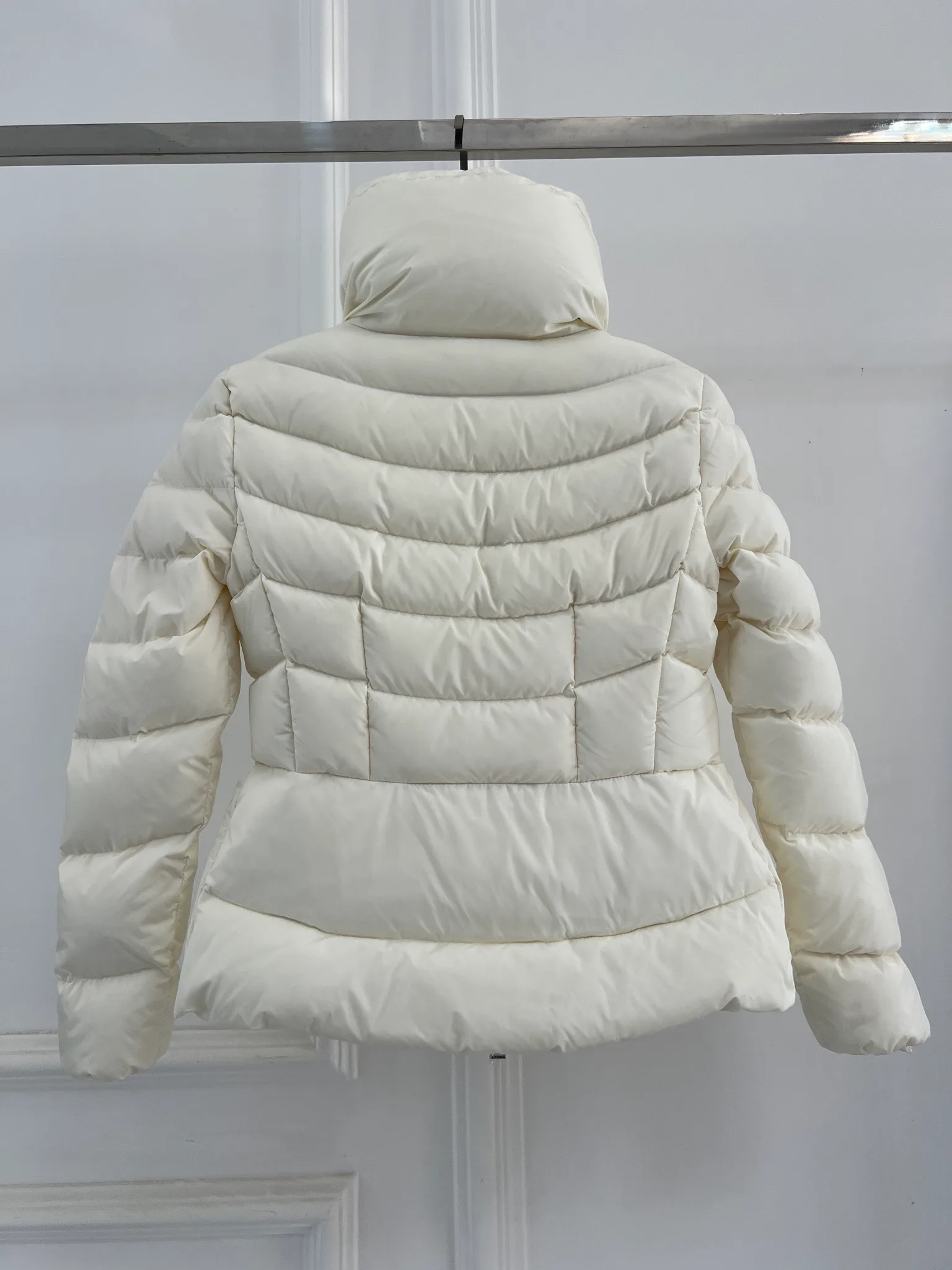 Women's Jackets And Down Jackets MONCLER 18416189