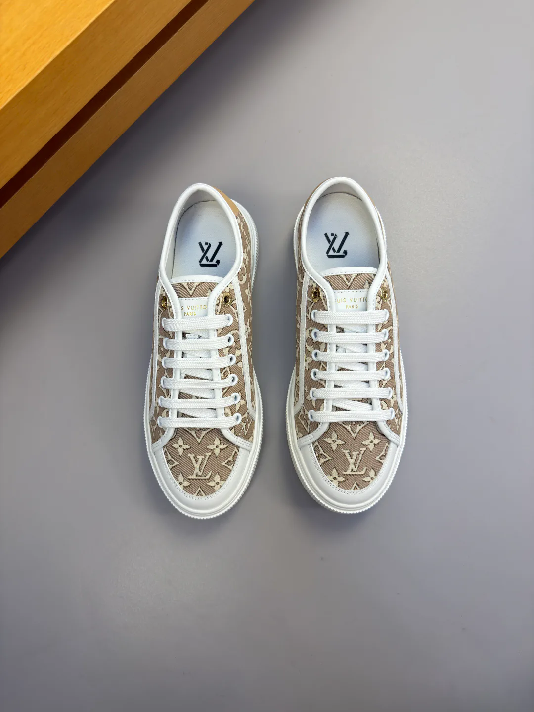 Women's Sneakers LOUIS VUITTON 17368538