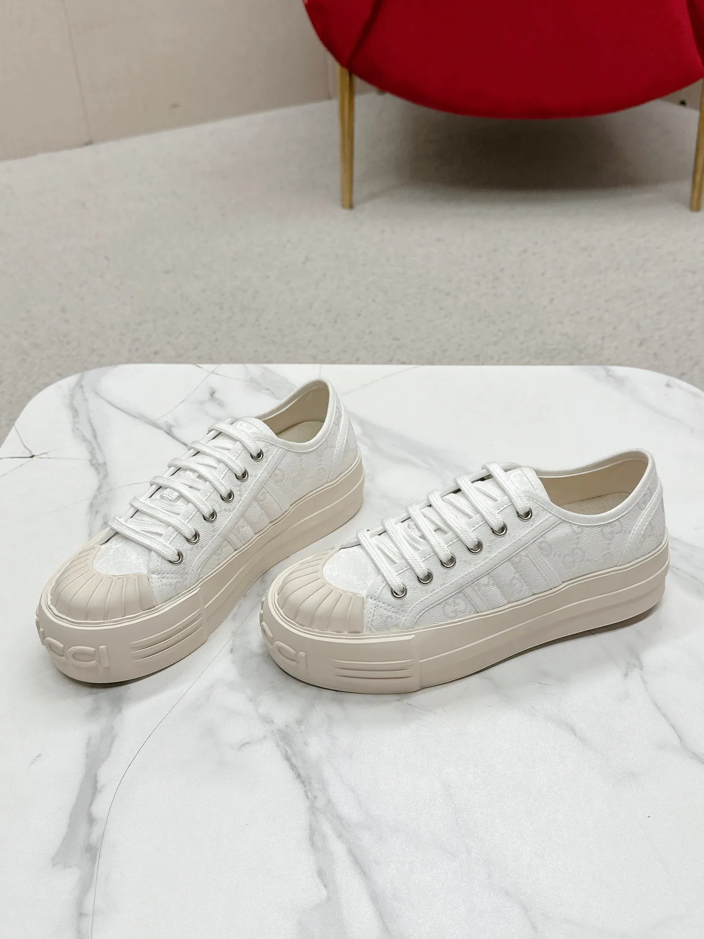 Women's Sneakers GUCCI 17746024