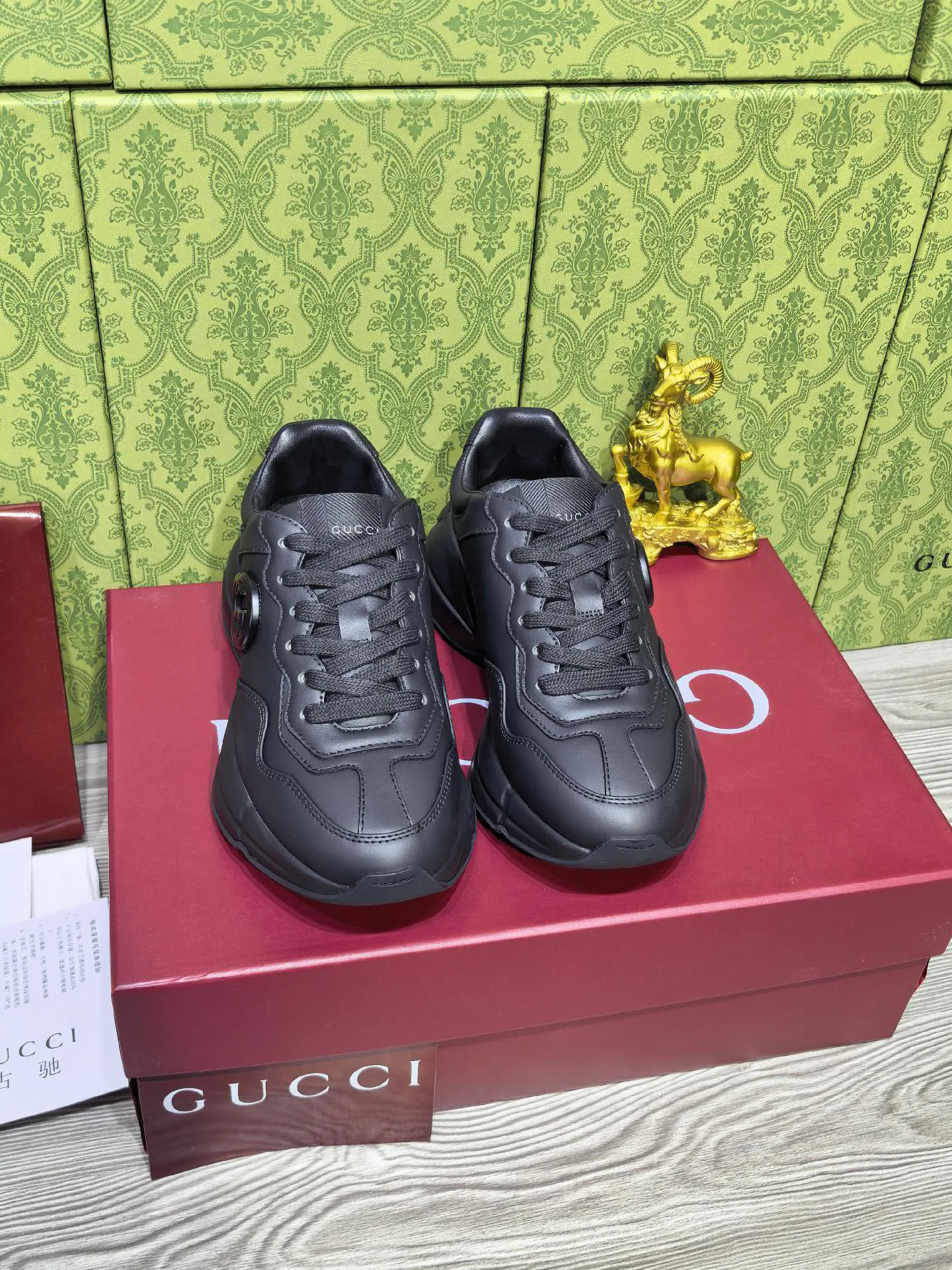 Women's Sneakers GUCCI 18039944