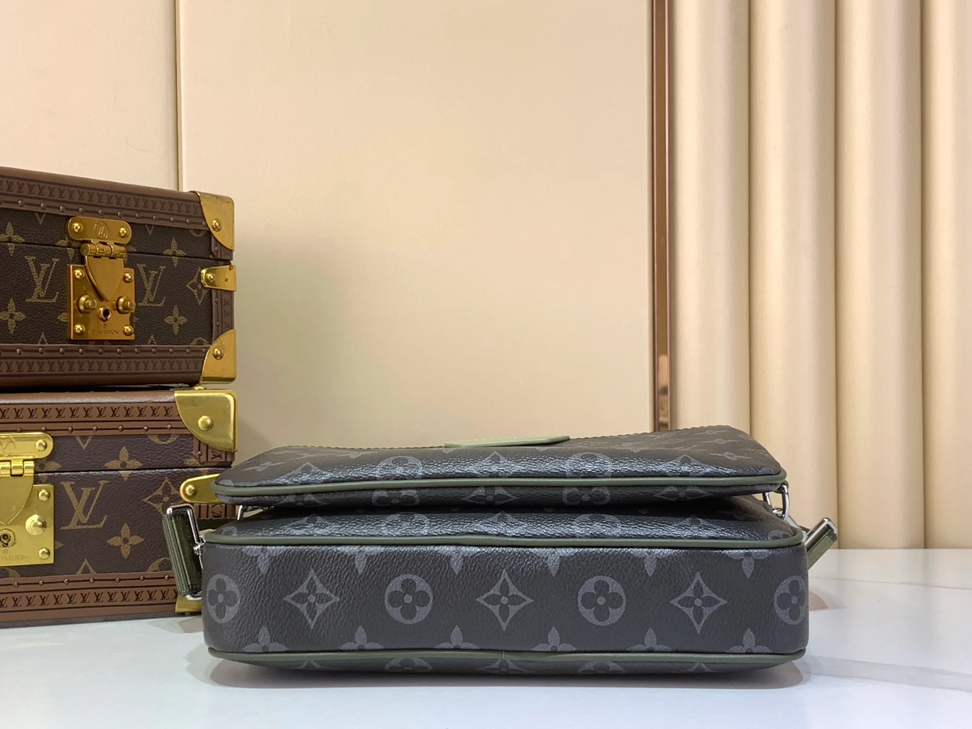 Women's Shoulder Bags LOUIS VUITTON 17499395