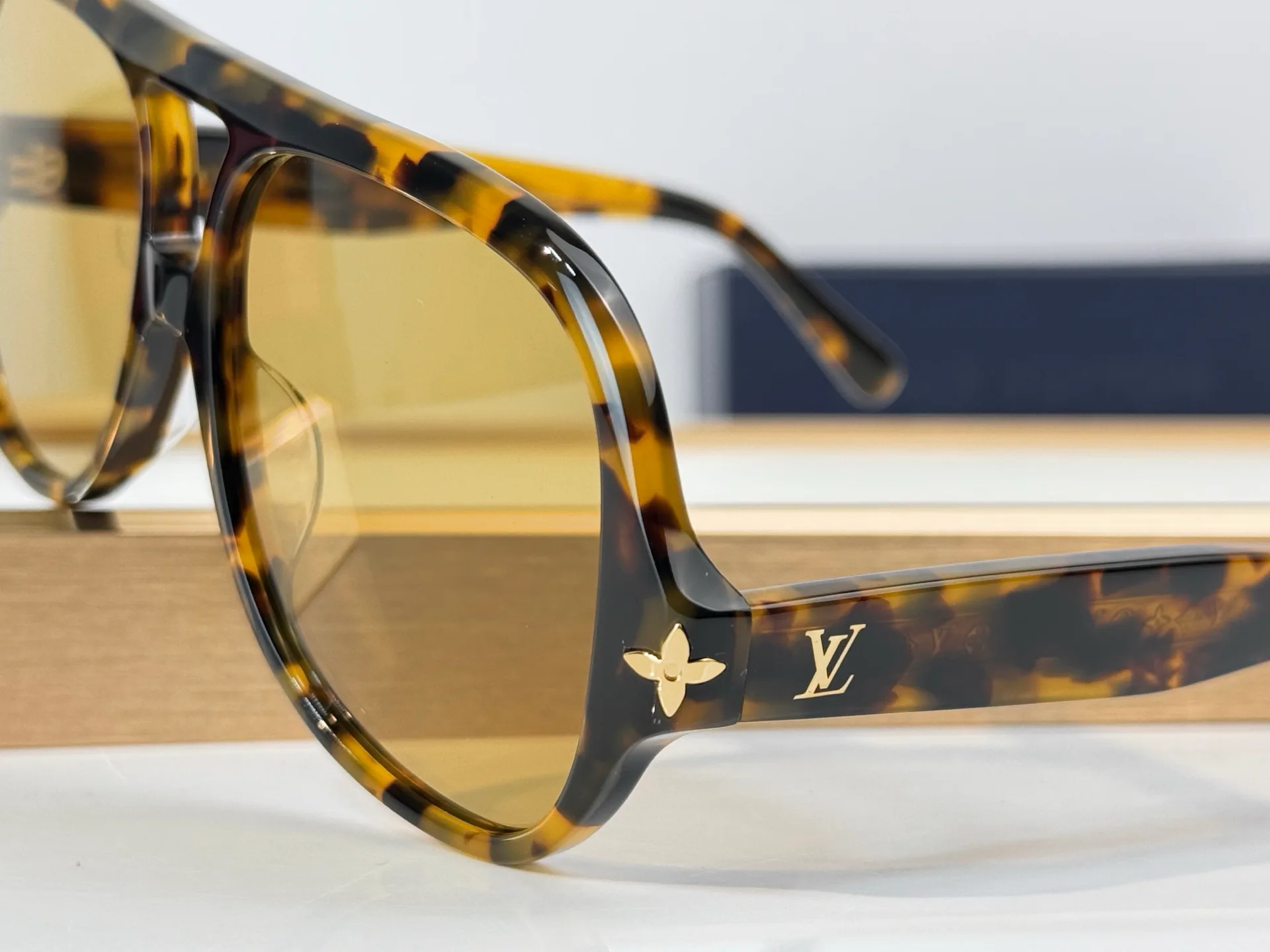 Glasses LOUIS VUITTON 18201387