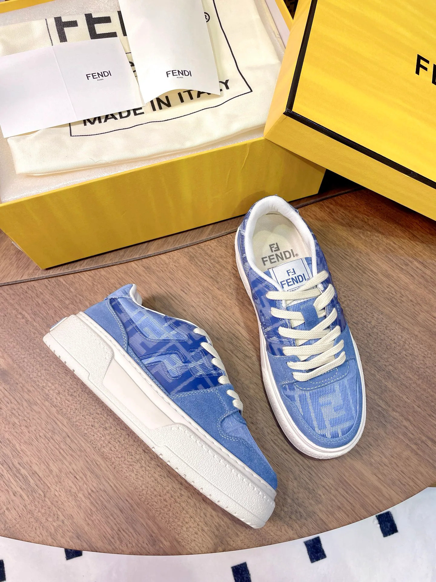 Women's Sneakers FENDI 17957342