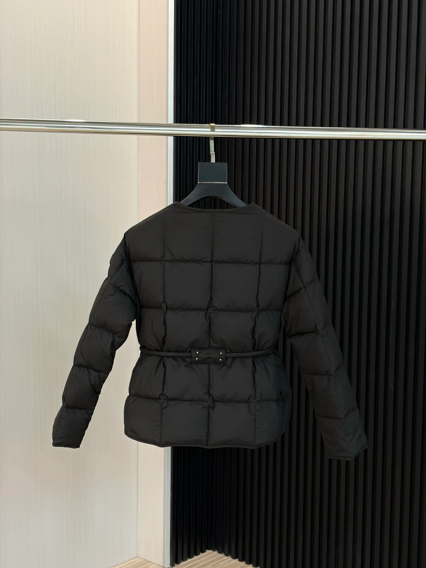 Women's Jackets And Down Jackets MONCLER 18537976