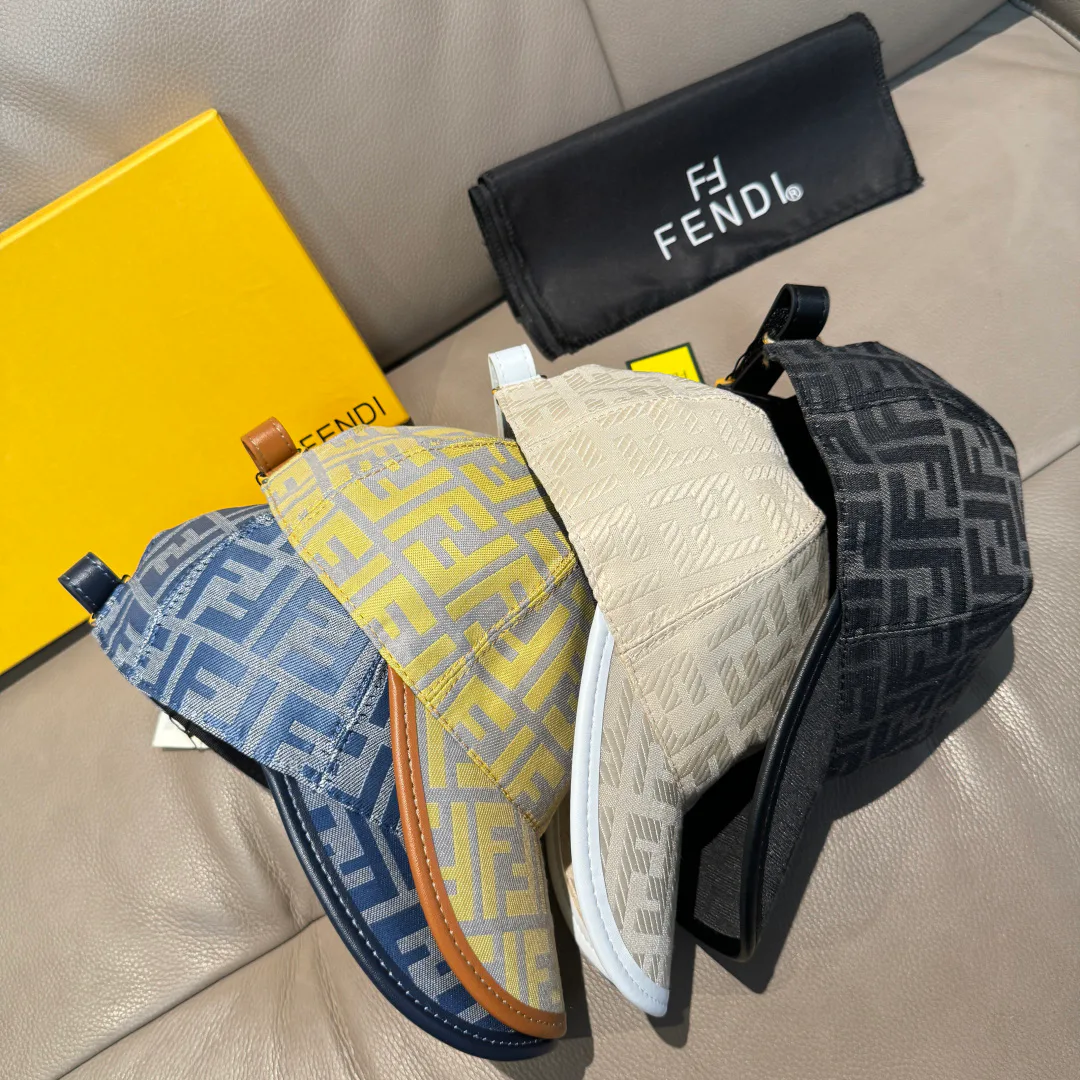 Hats FENDI 17515284