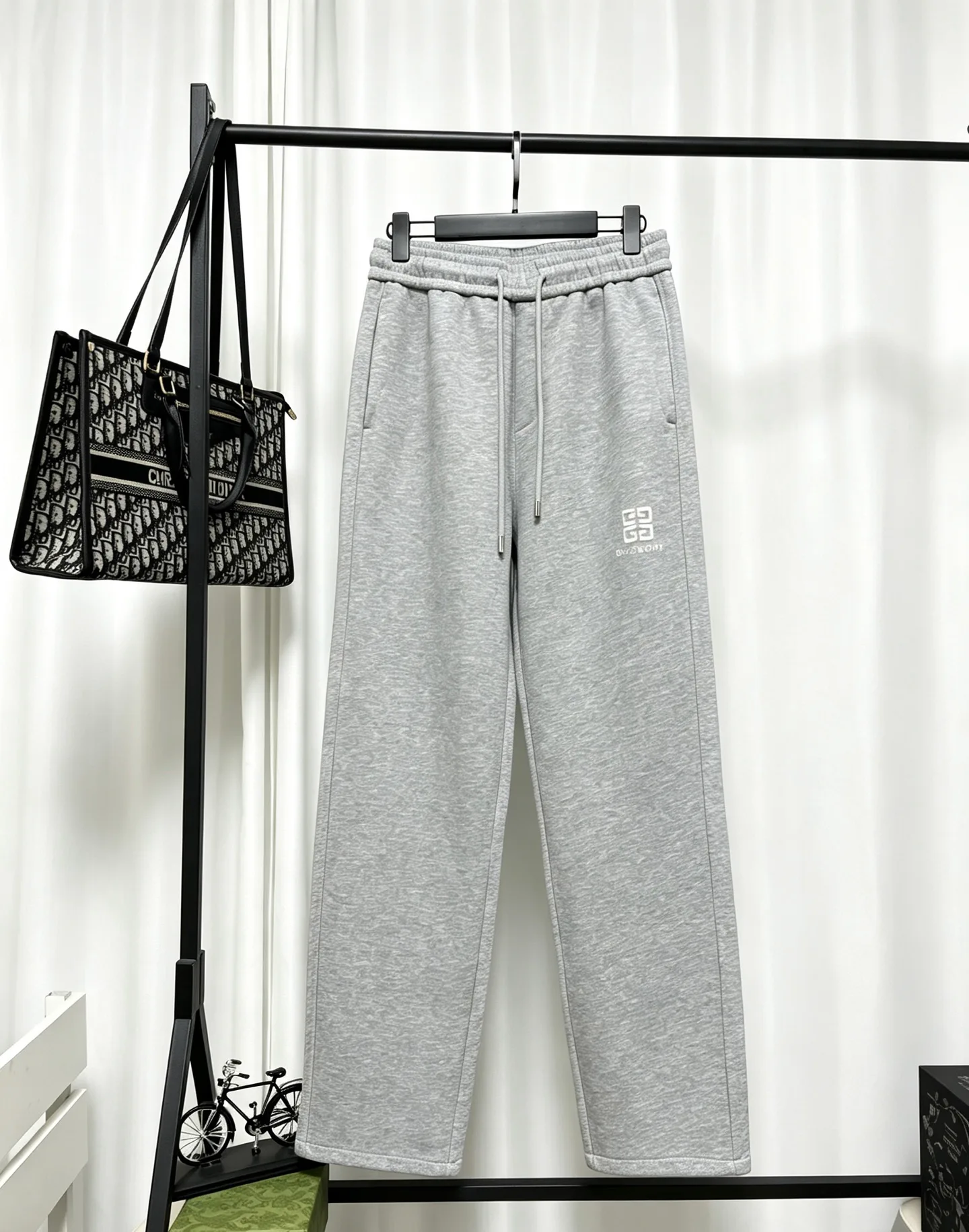 Men's Trousers GIVENCHY 18179177